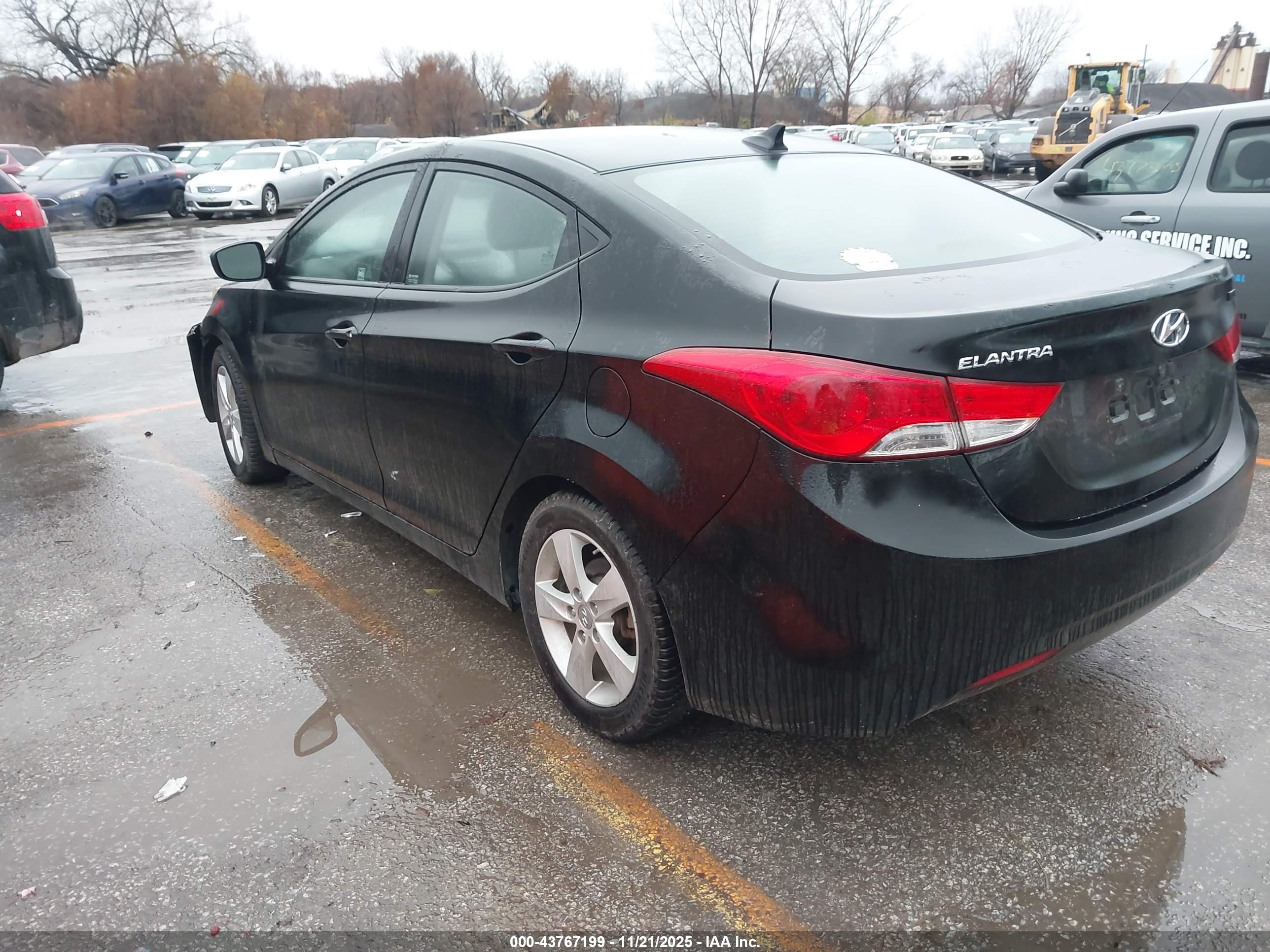 HYUNDAI ELANTRA image 3
