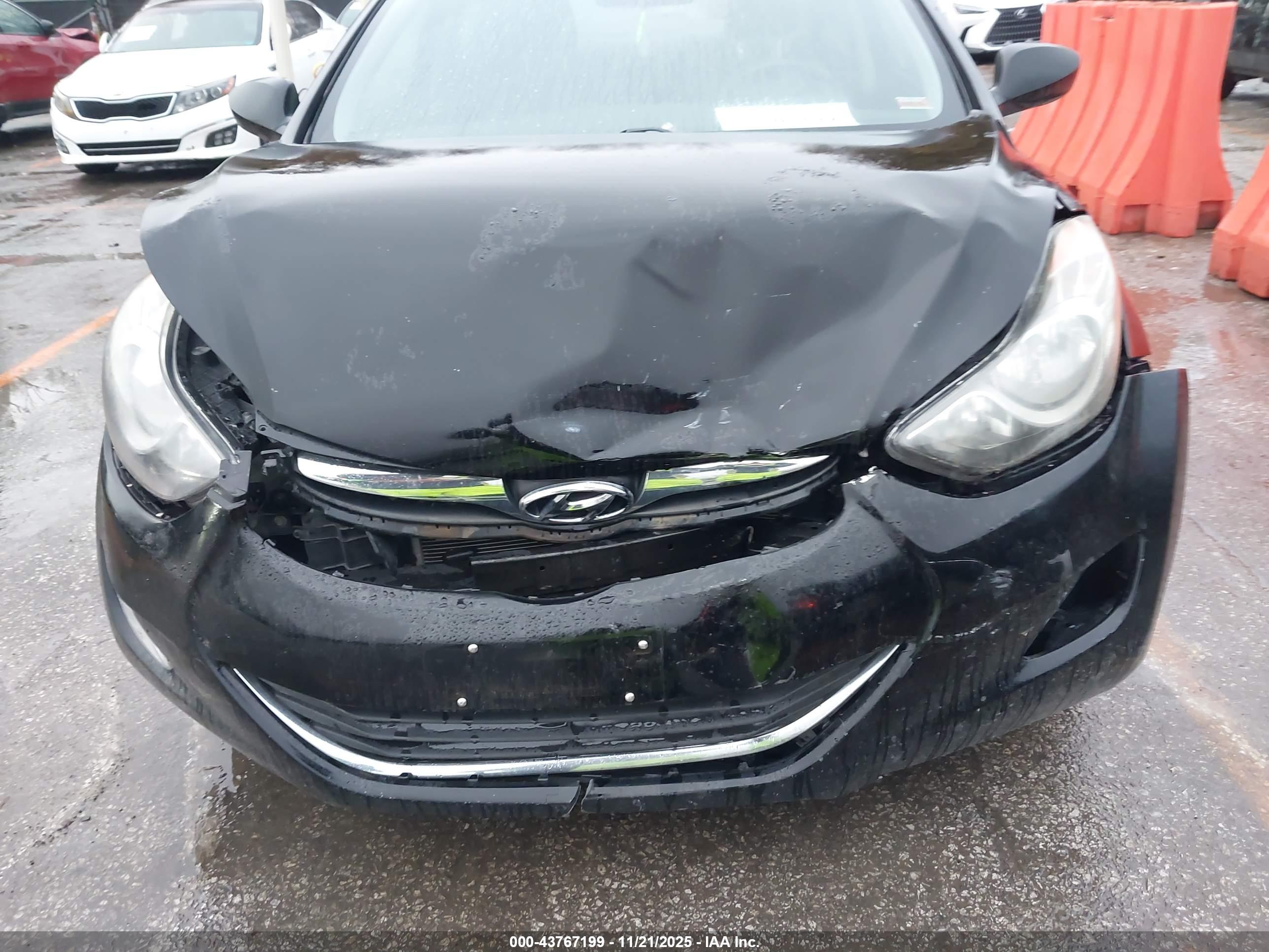 HYUNDAI ELANTRA image 6