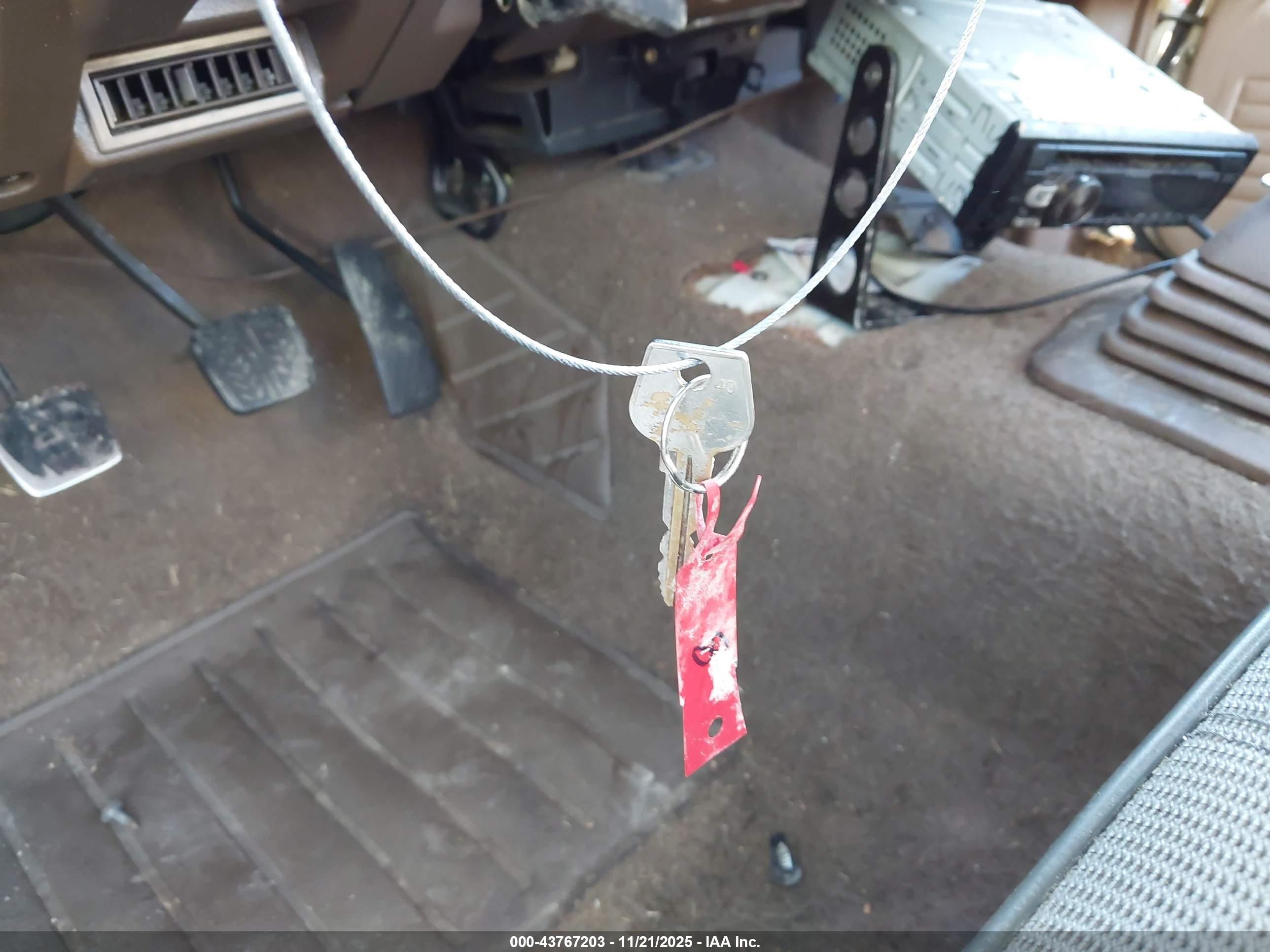 MAZDA B2000 image 11