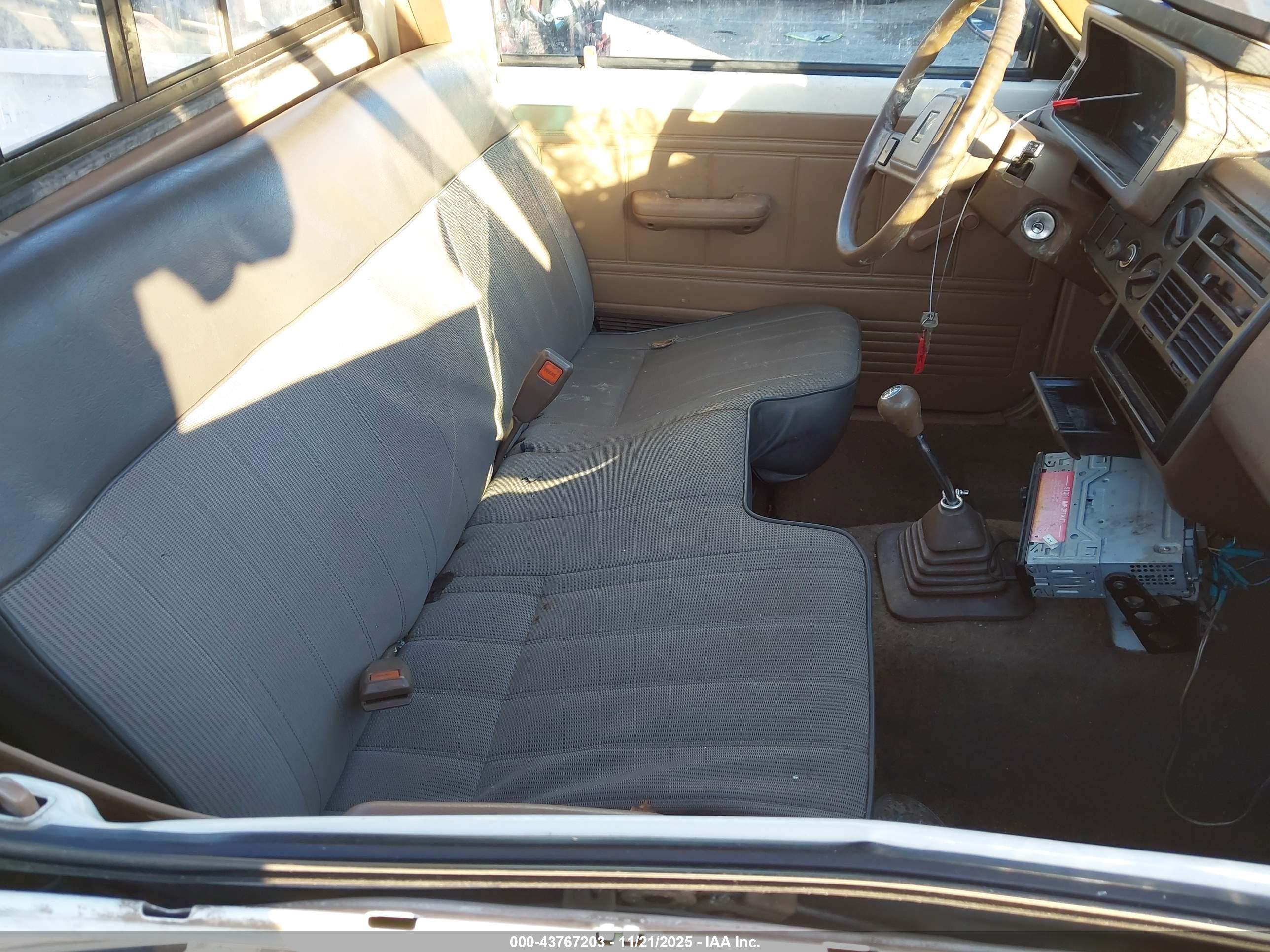 MAZDA B2000 image 5