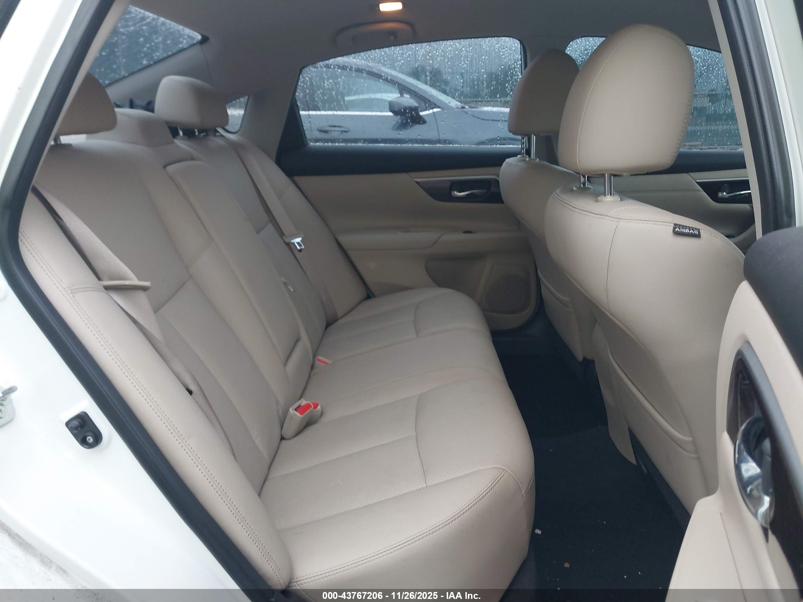 NISSAN ALTIMA image 8