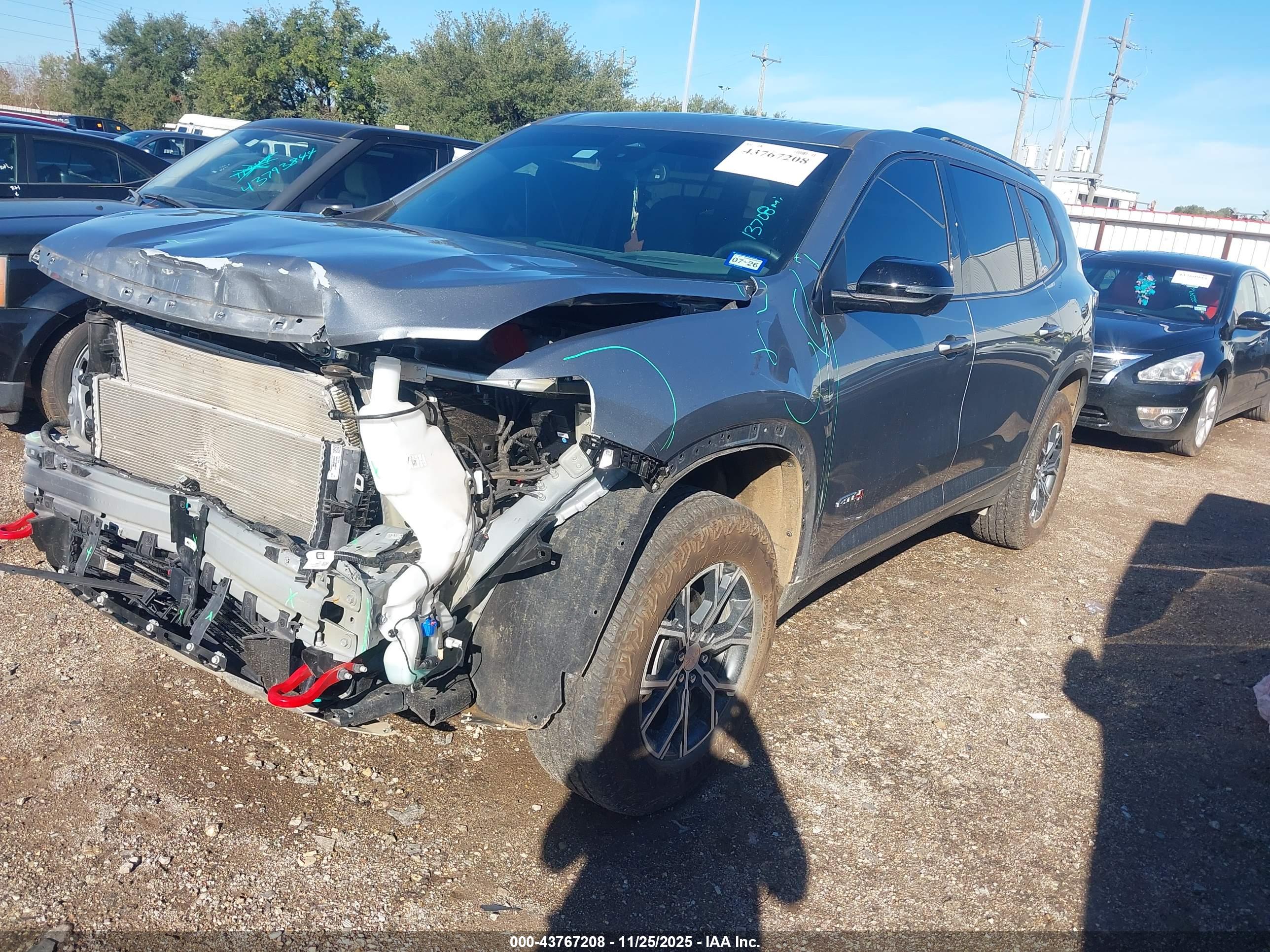 GMC ACADIA image 2
