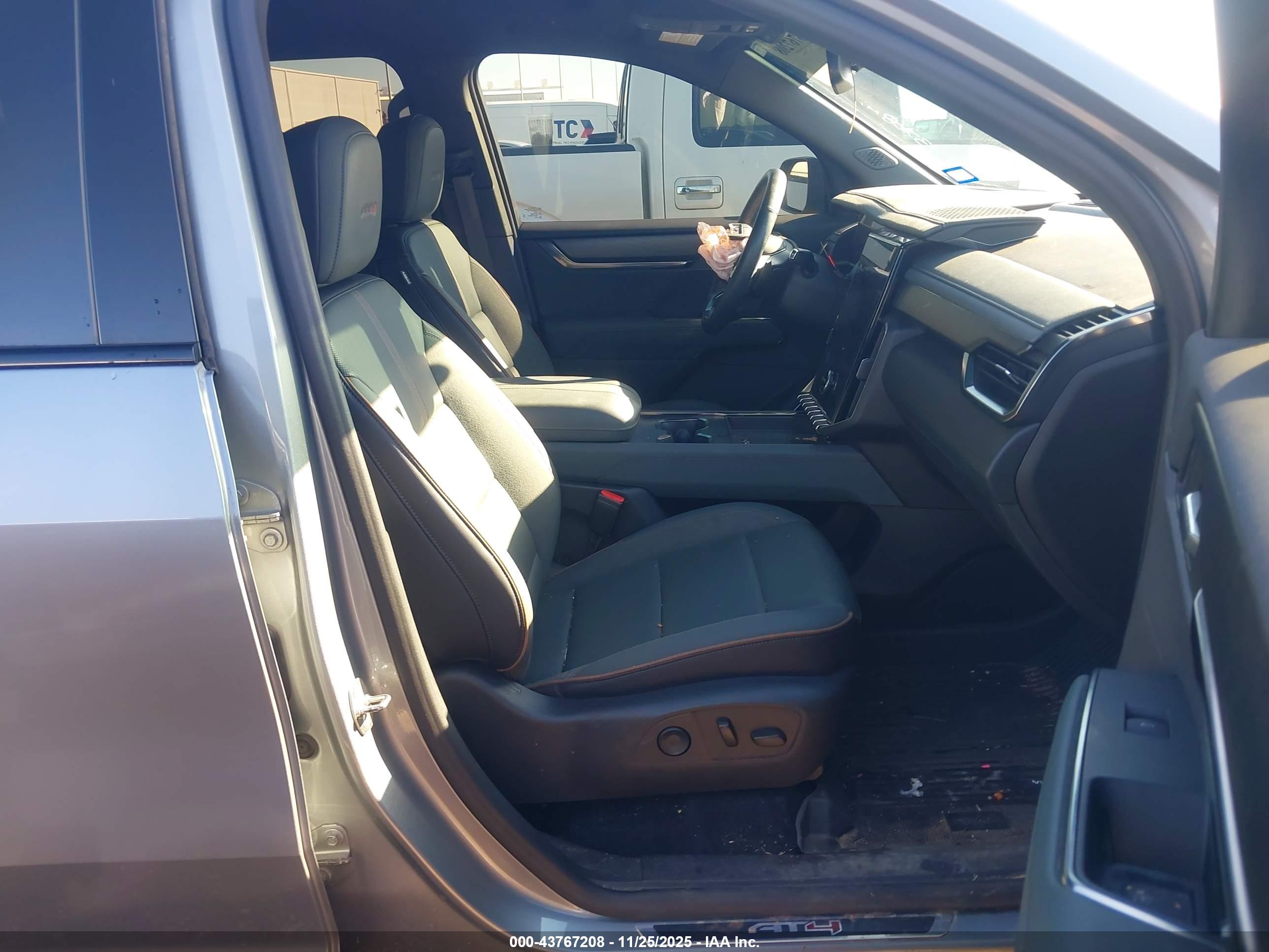 GMC ACADIA image 5