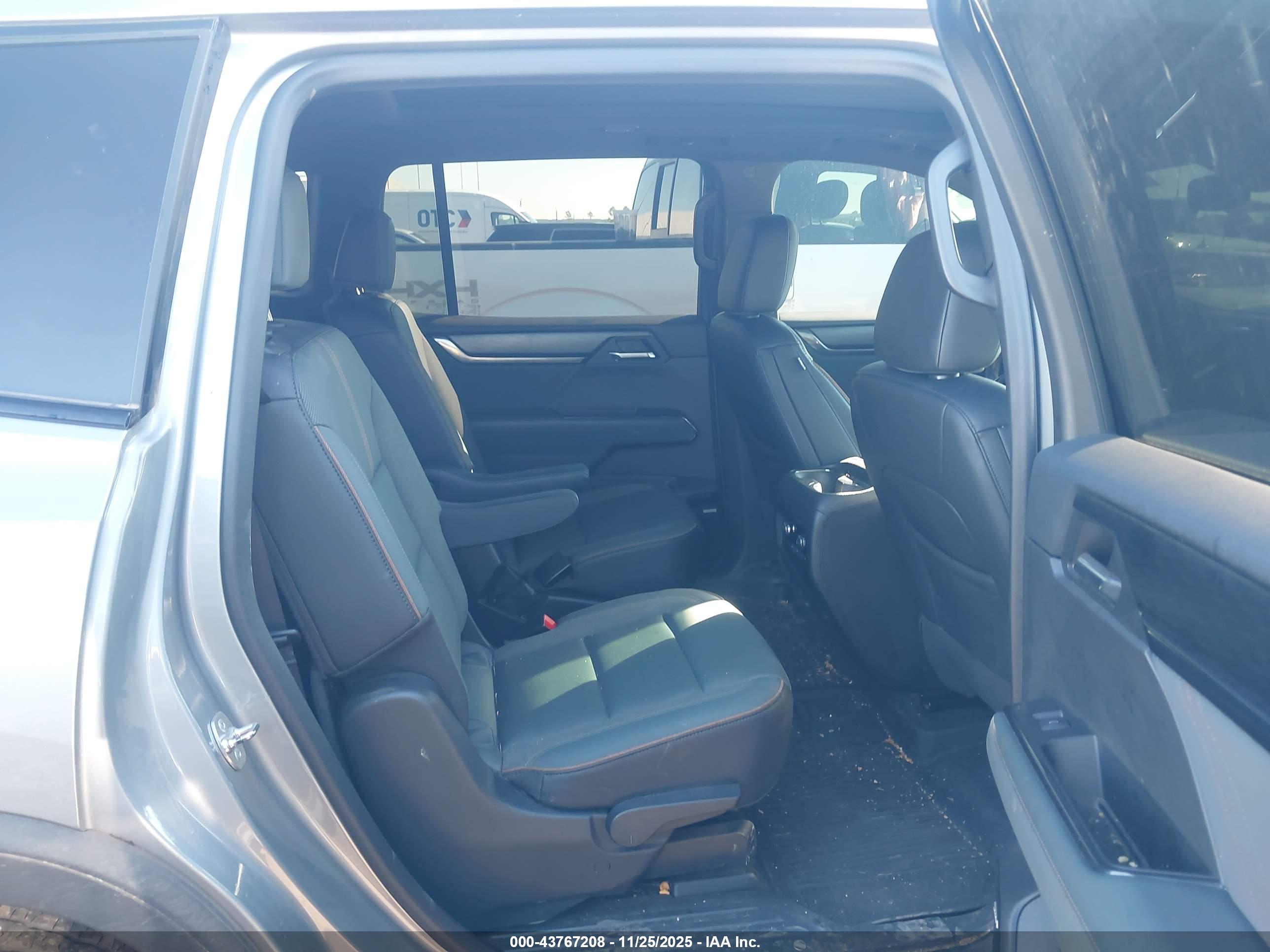 GMC ACADIA image 8