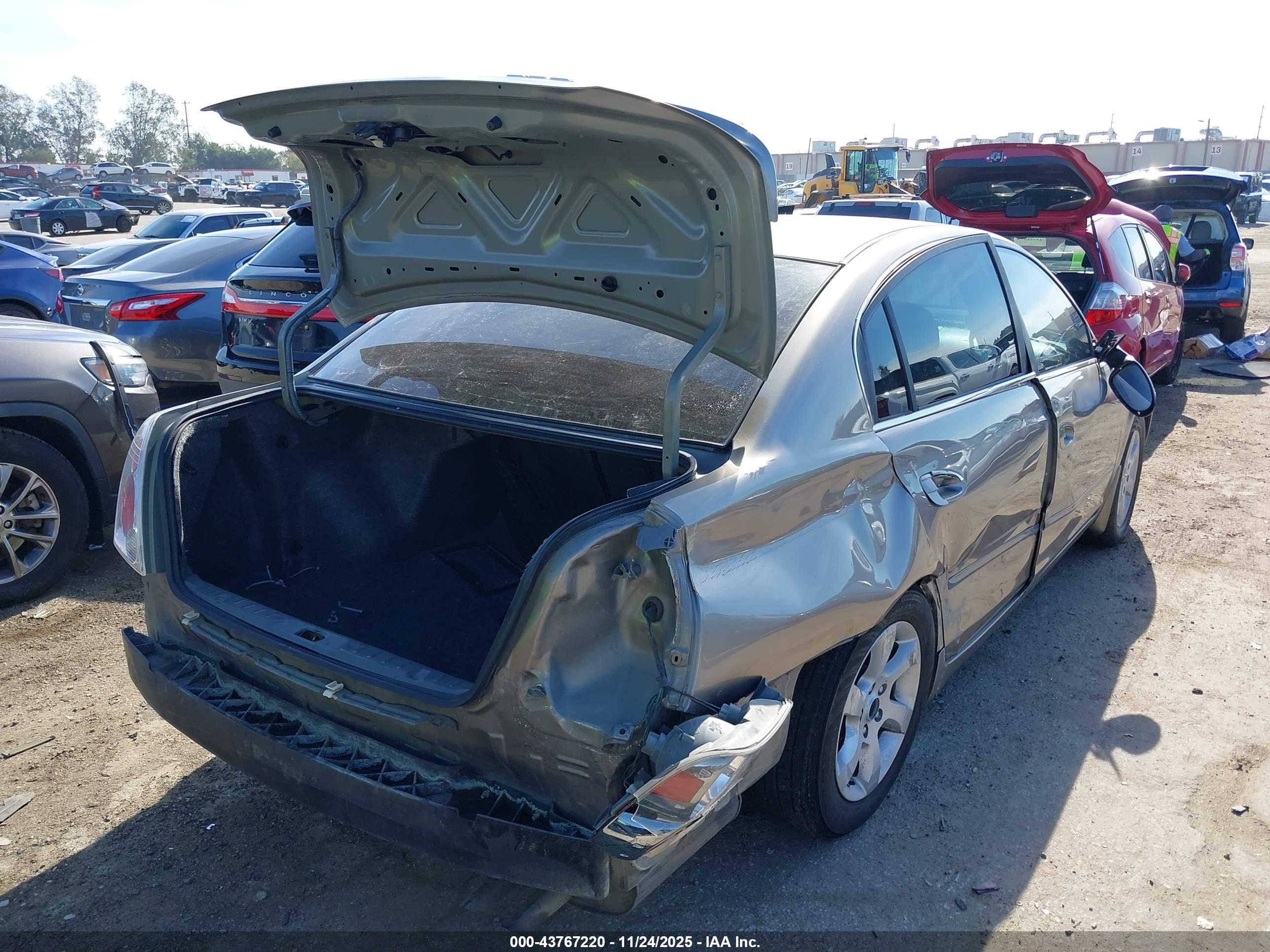 NISSAN ALTIMA image 4