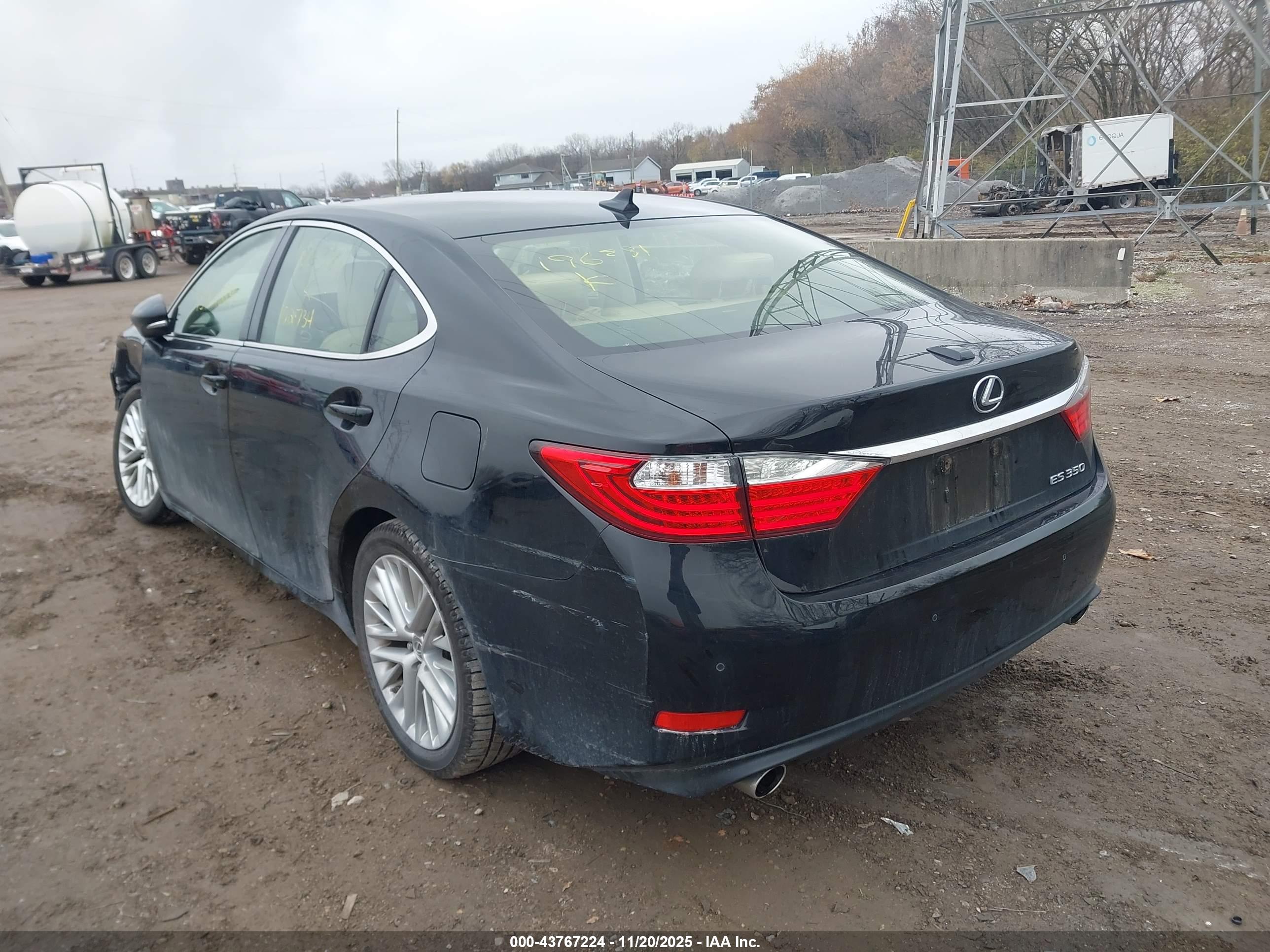 LEXUS ES image 3