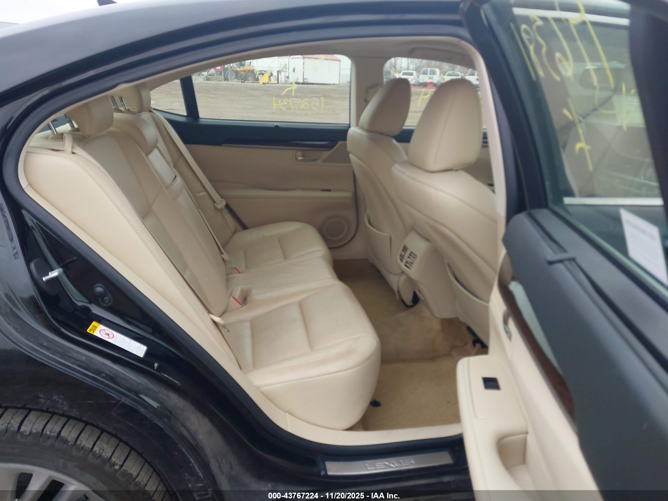 LEXUS ES image 8