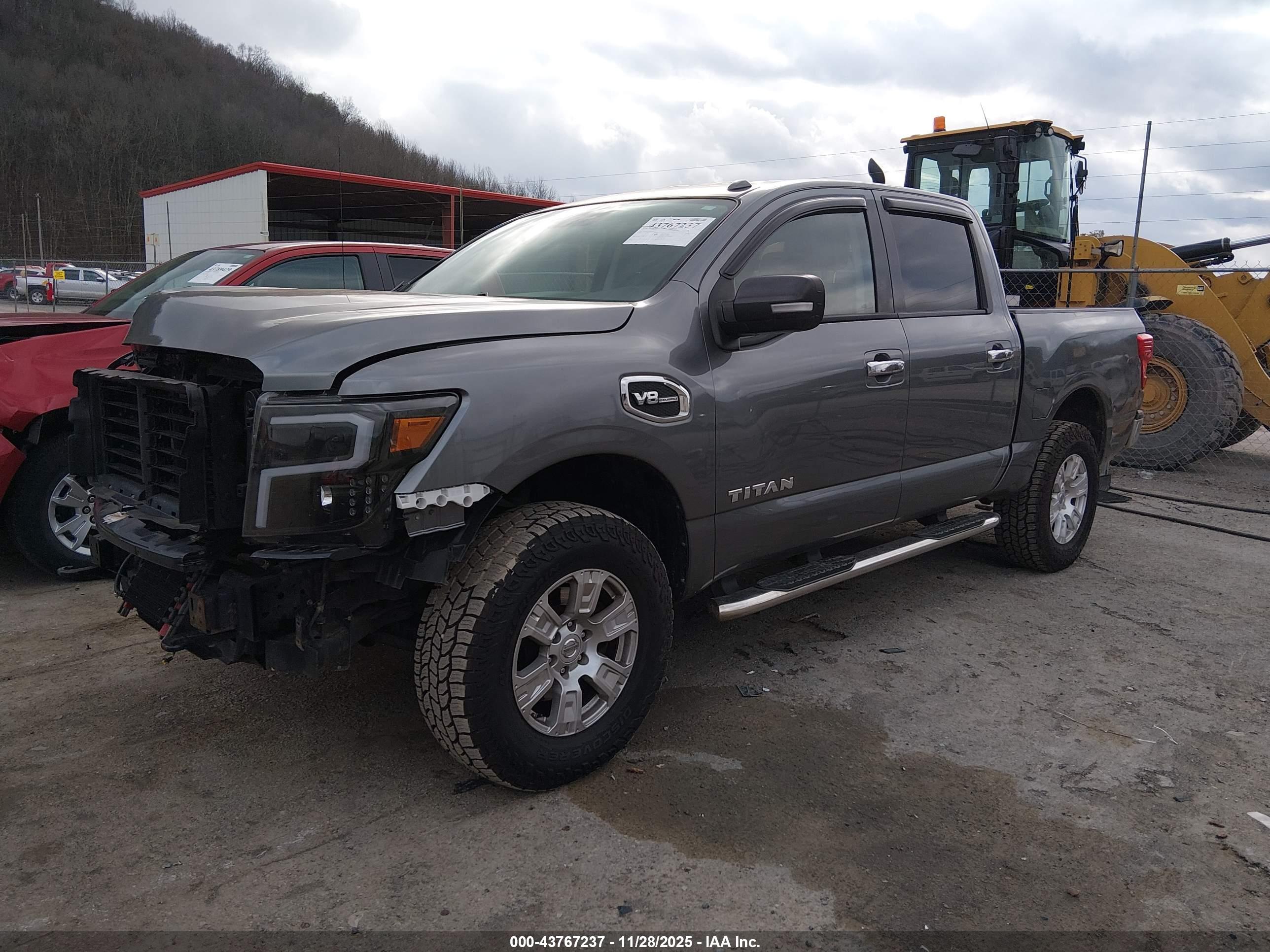 NISSAN TITAN image 2
