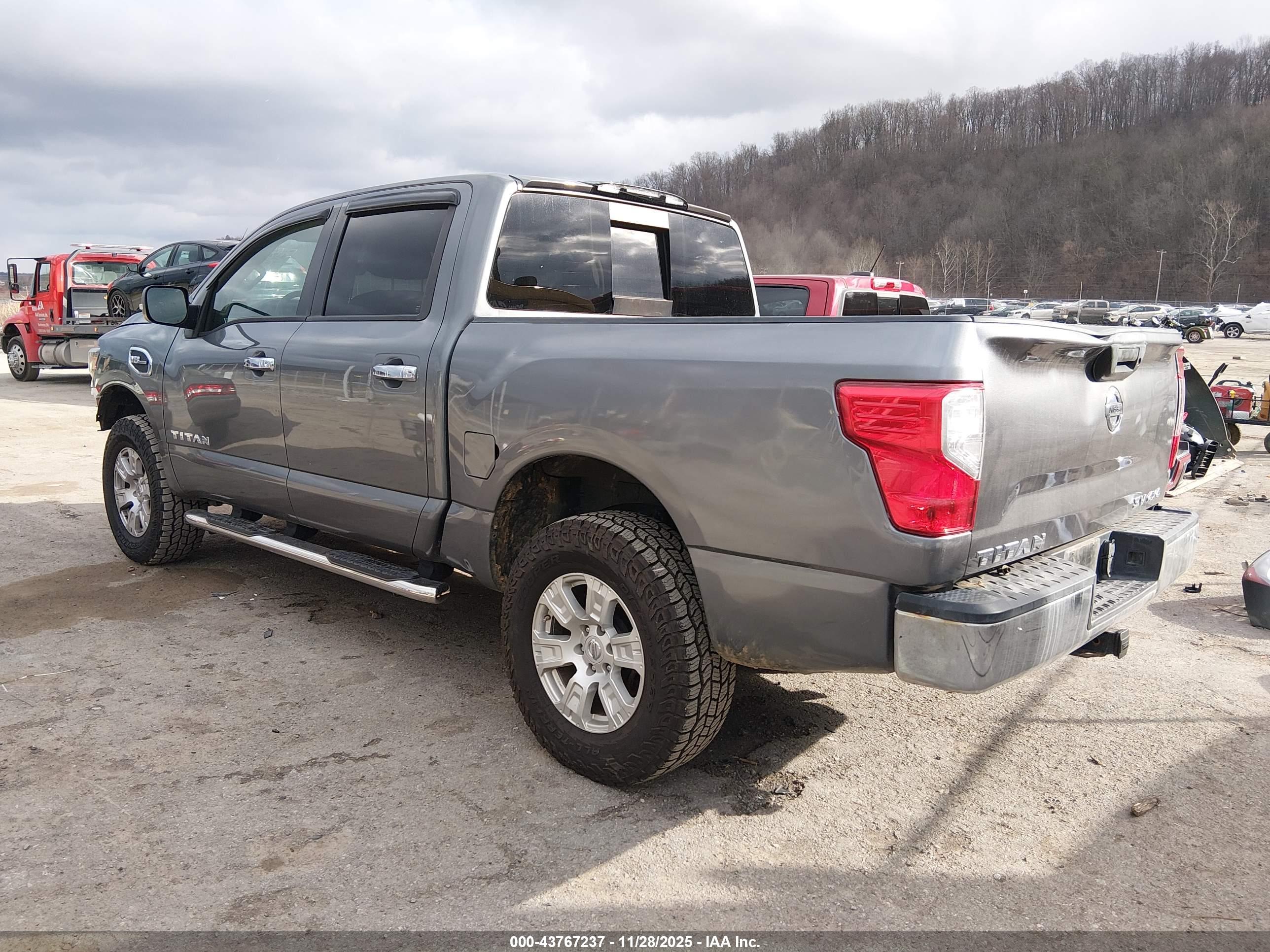 NISSAN TITAN image 3