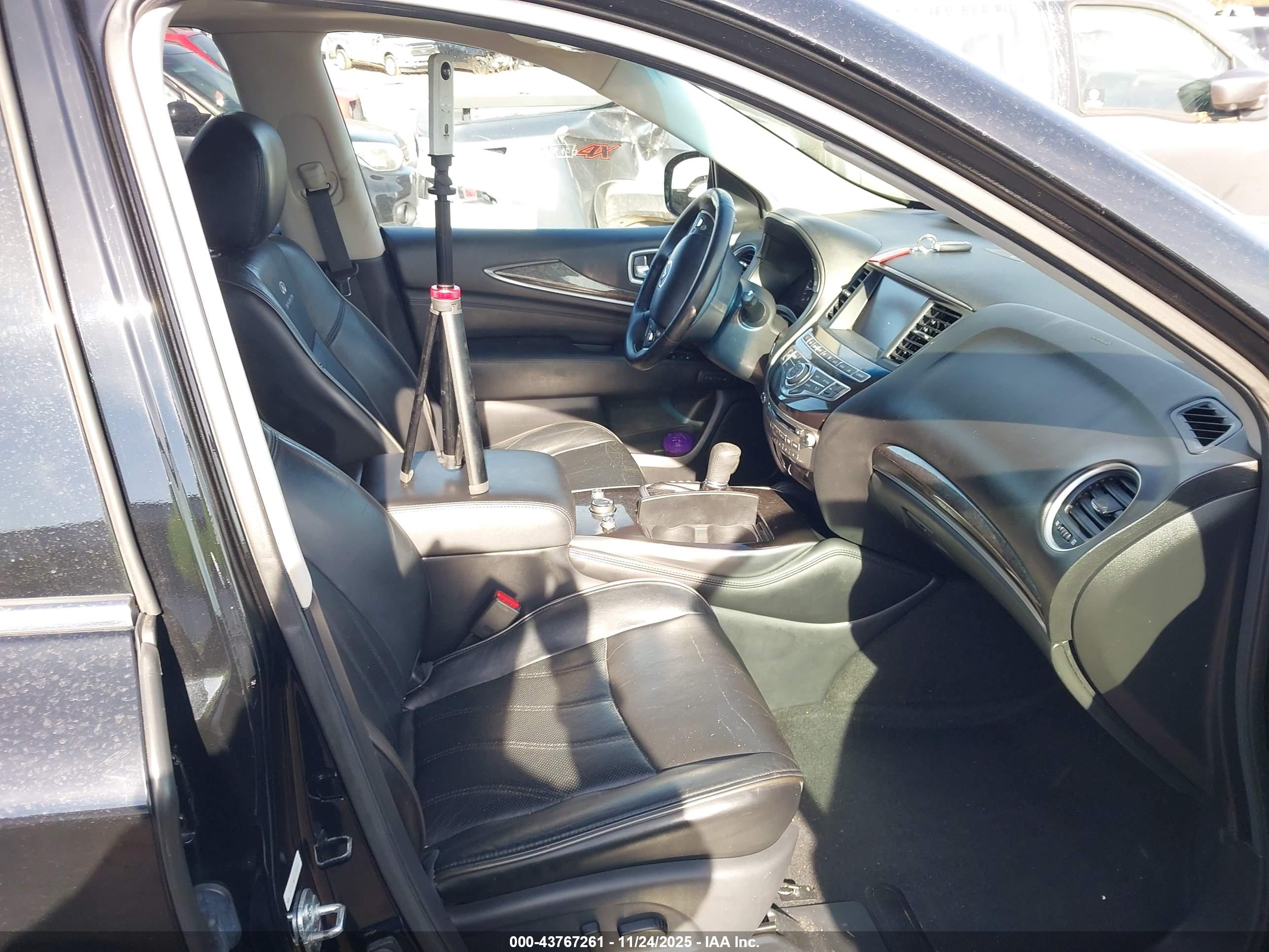 INFINITI JX35 image 5