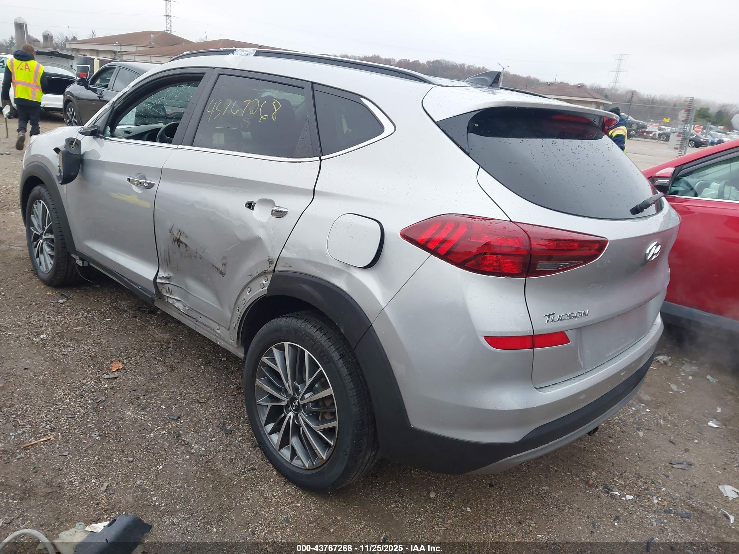 HYUNDAI TUCSON image 3