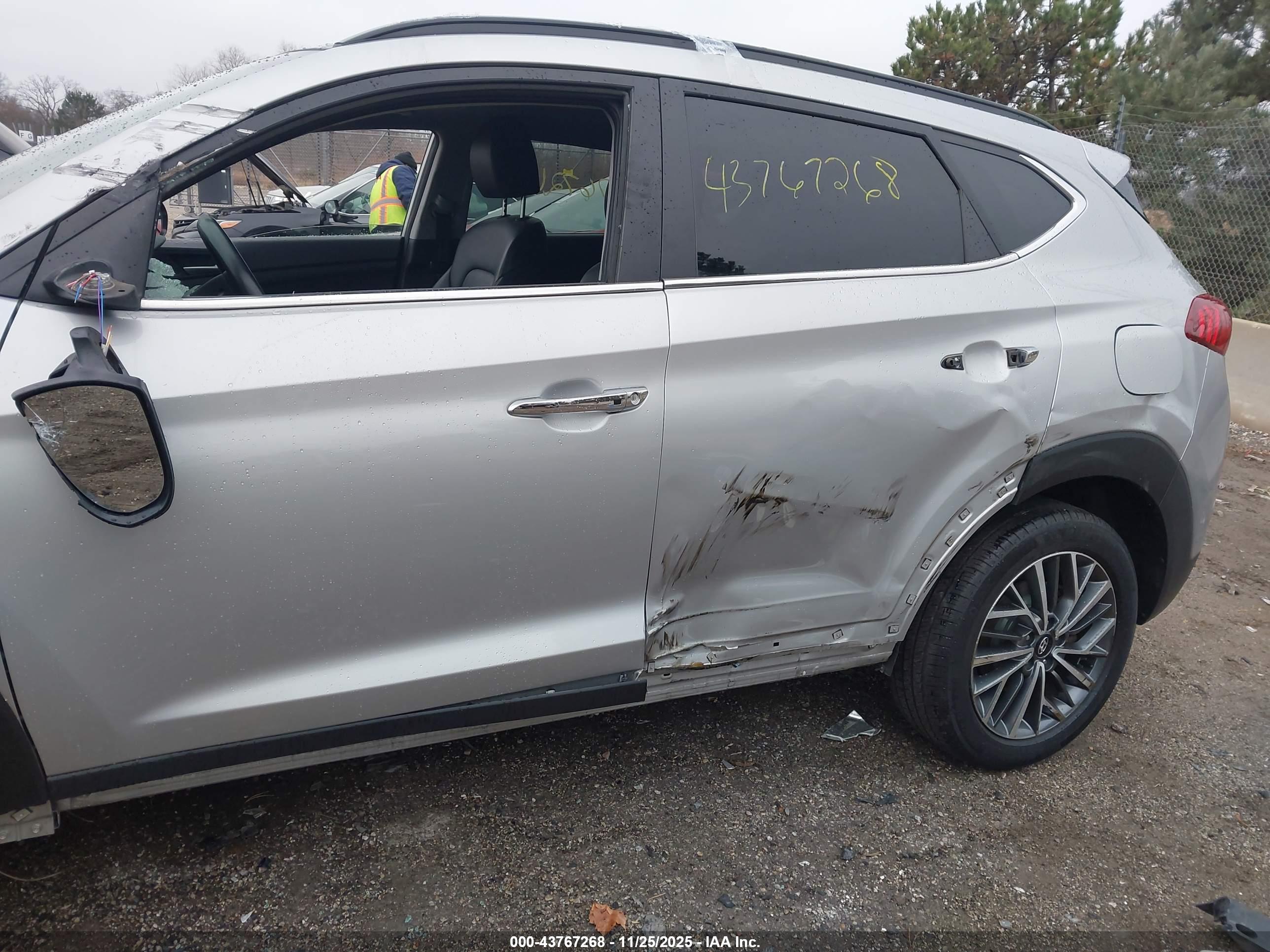 HYUNDAI TUCSON image 6