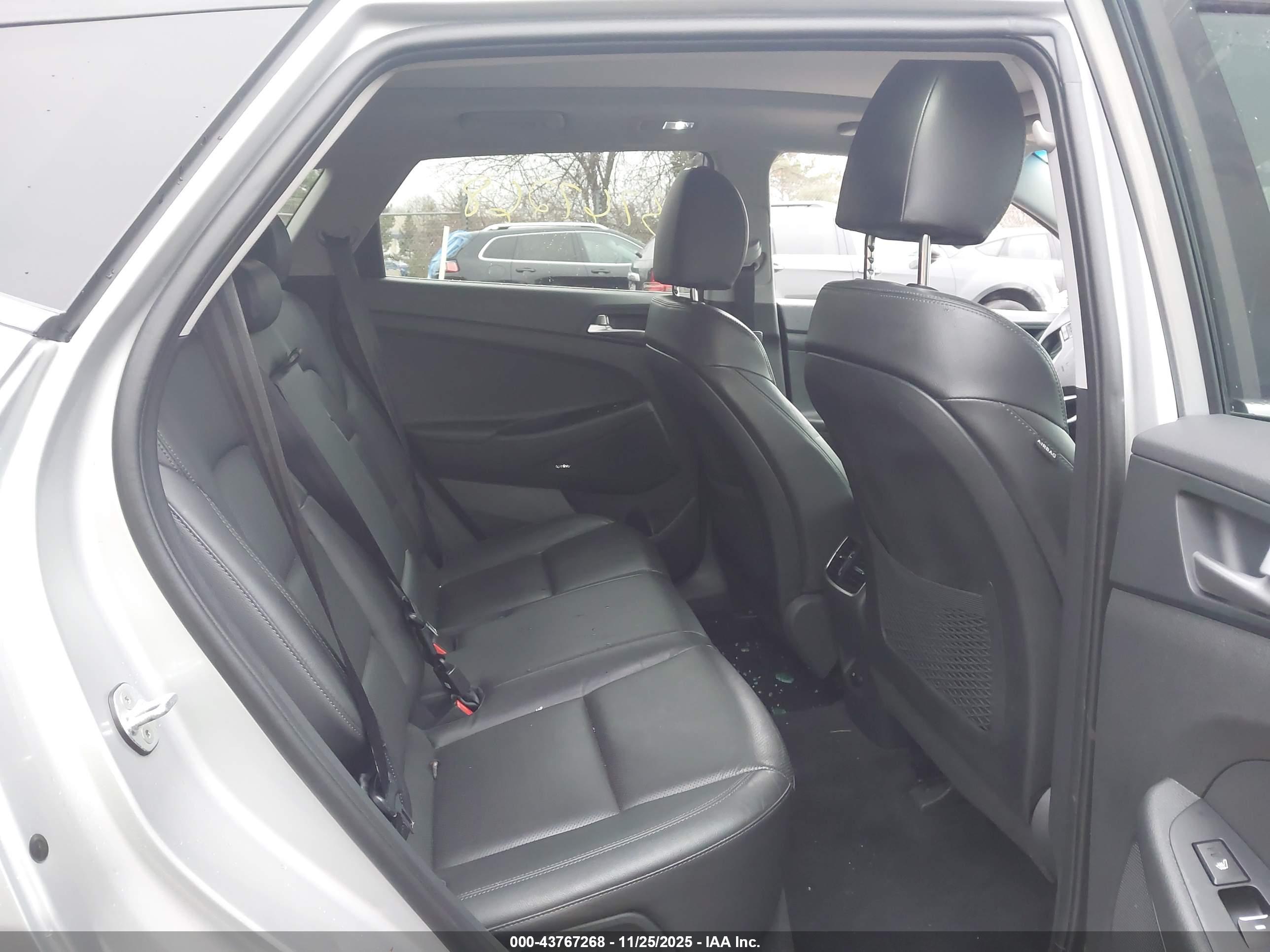 HYUNDAI TUCSON image 8