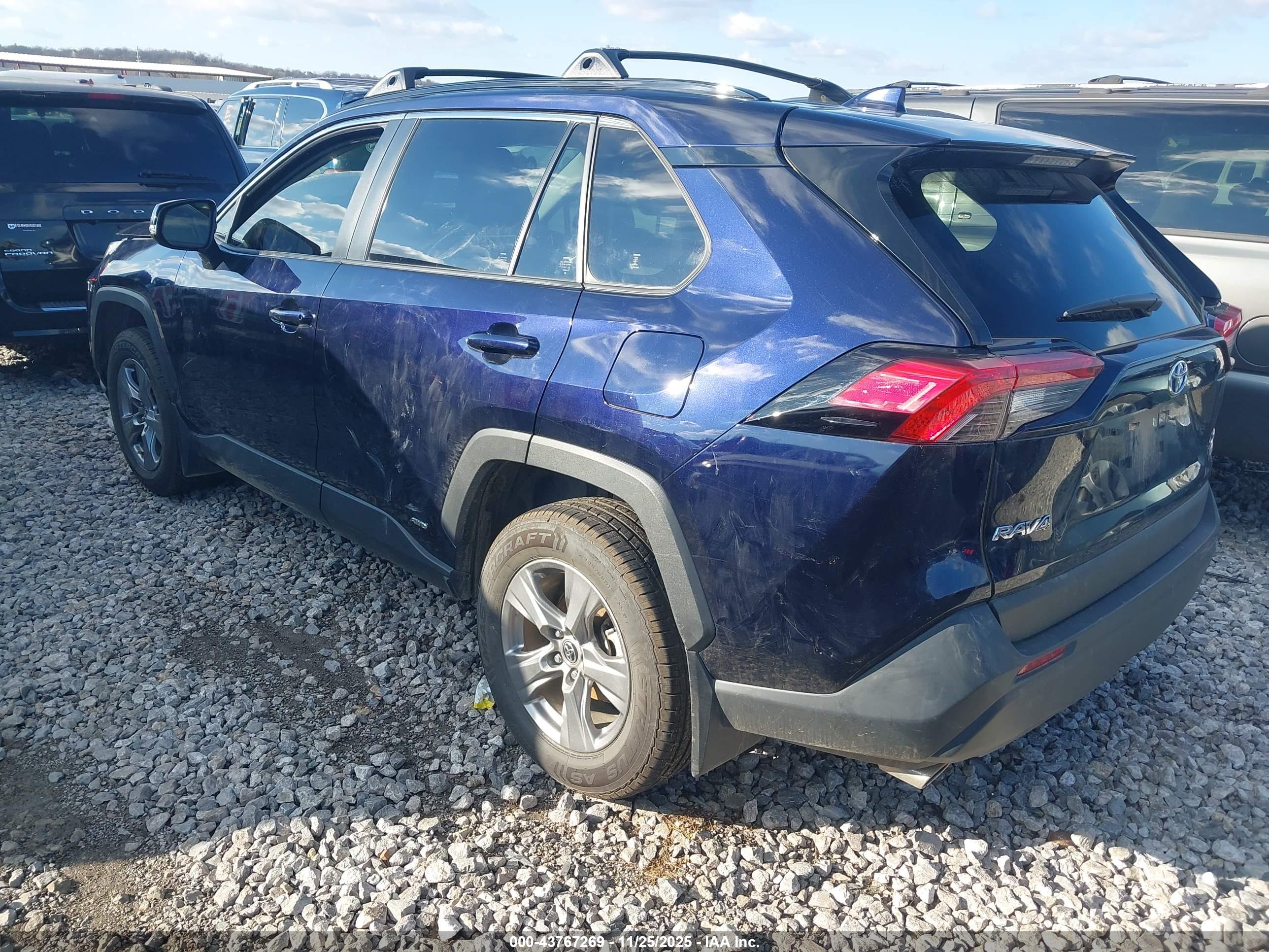 TOYOTA RAV4 image 3
