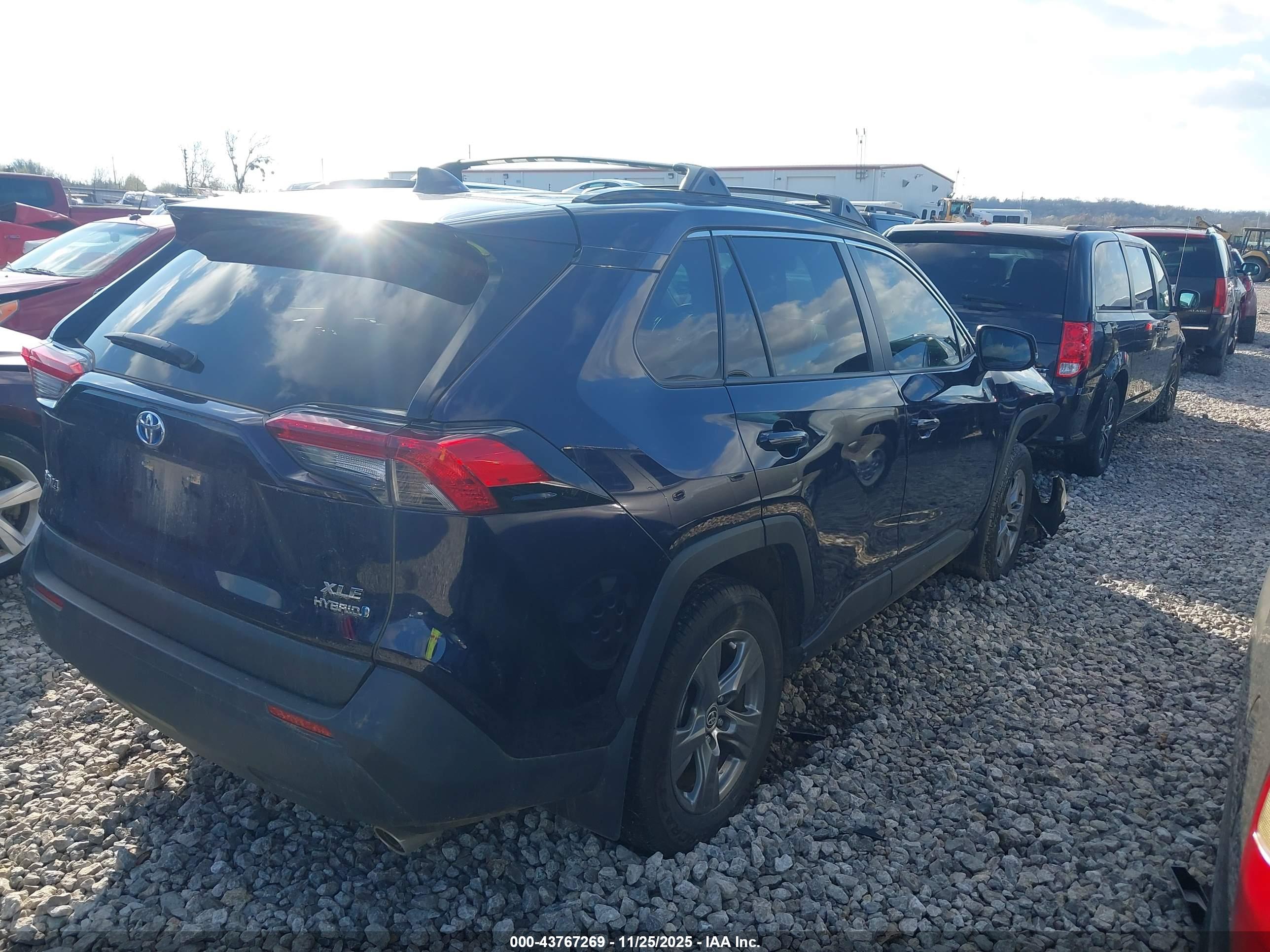 TOYOTA RAV4 image 4