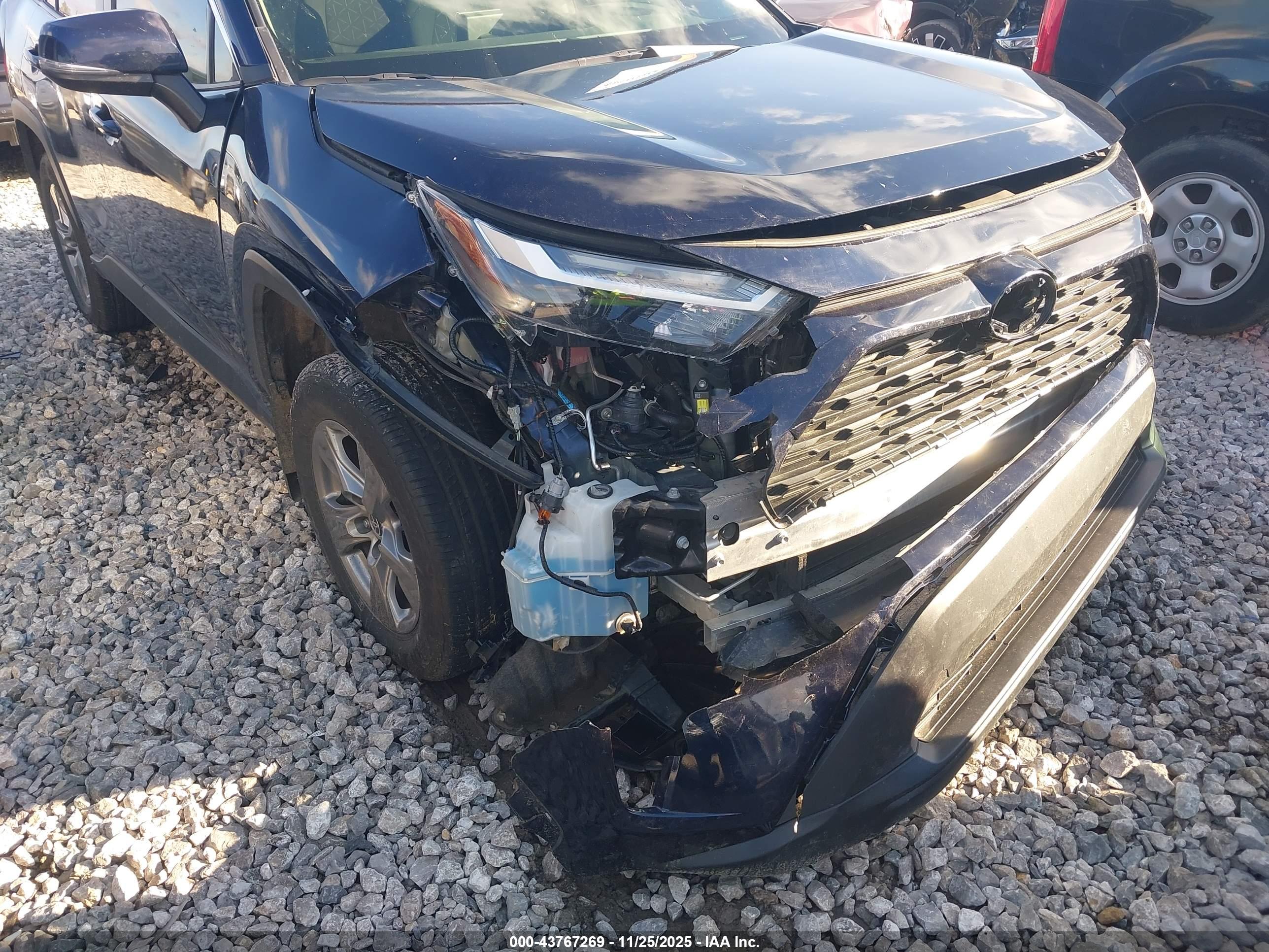 TOYOTA RAV4 image 6