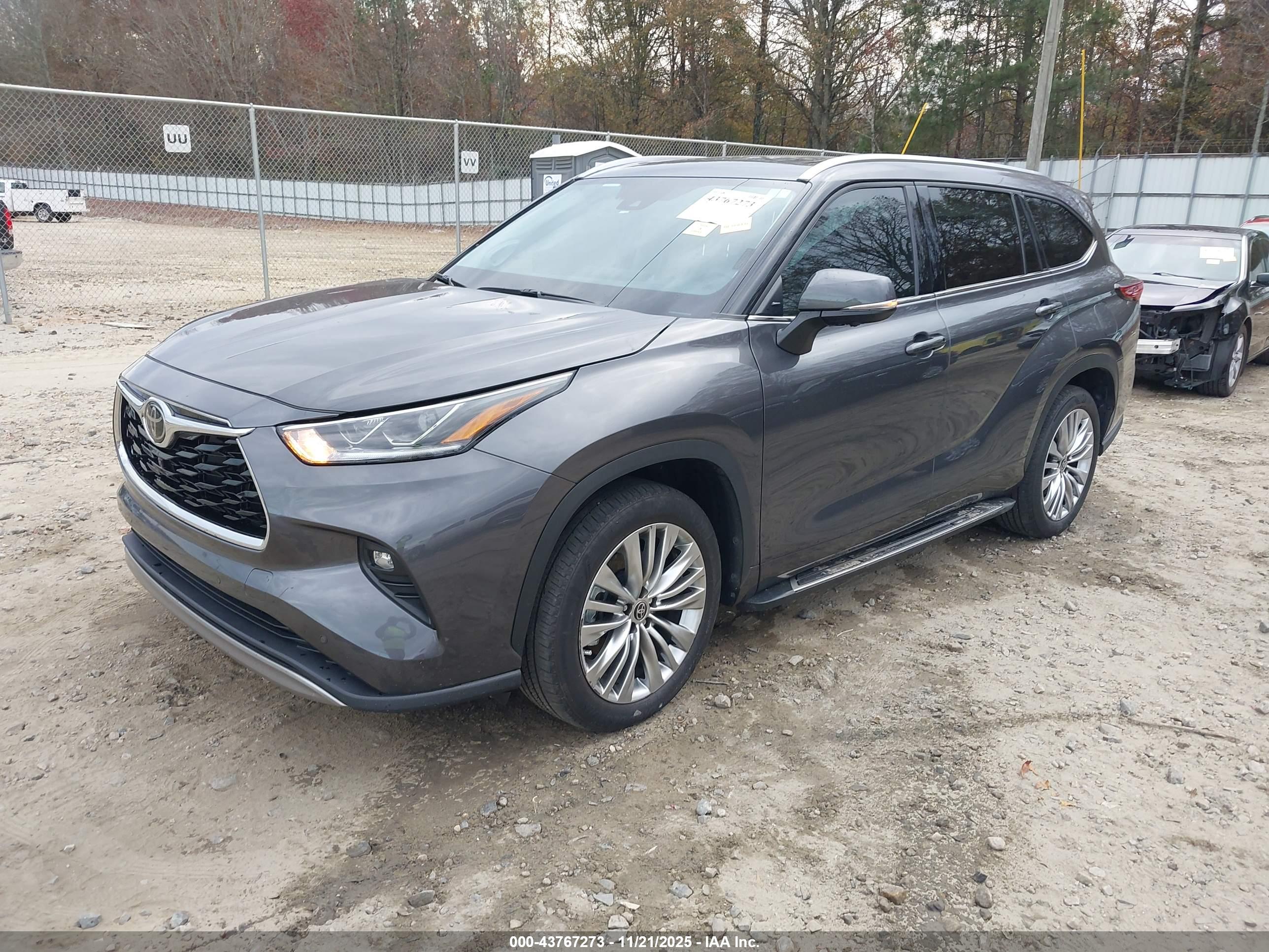 TOYOTA HIGHLANDER image 2