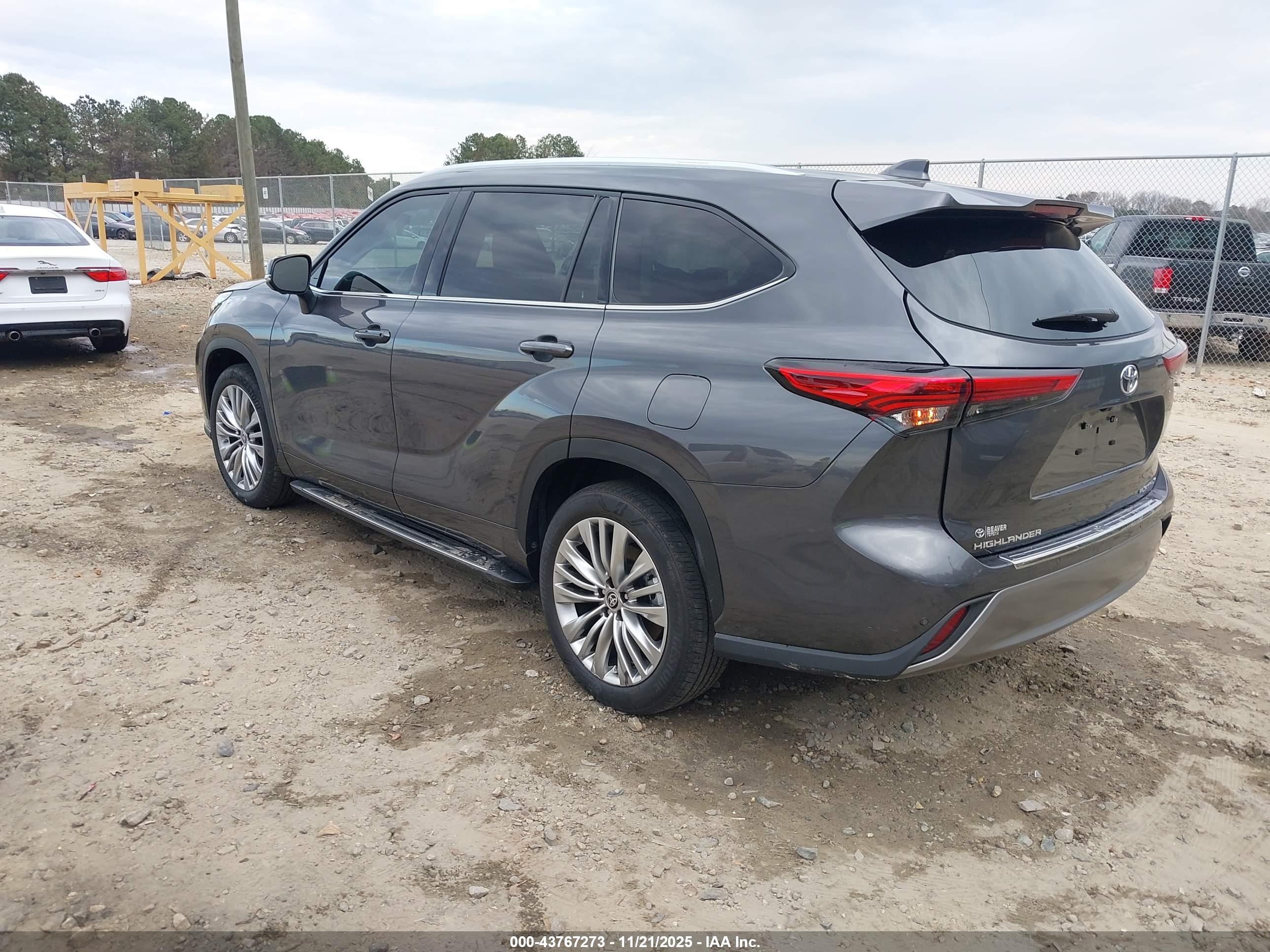 TOYOTA HIGHLANDER image 3