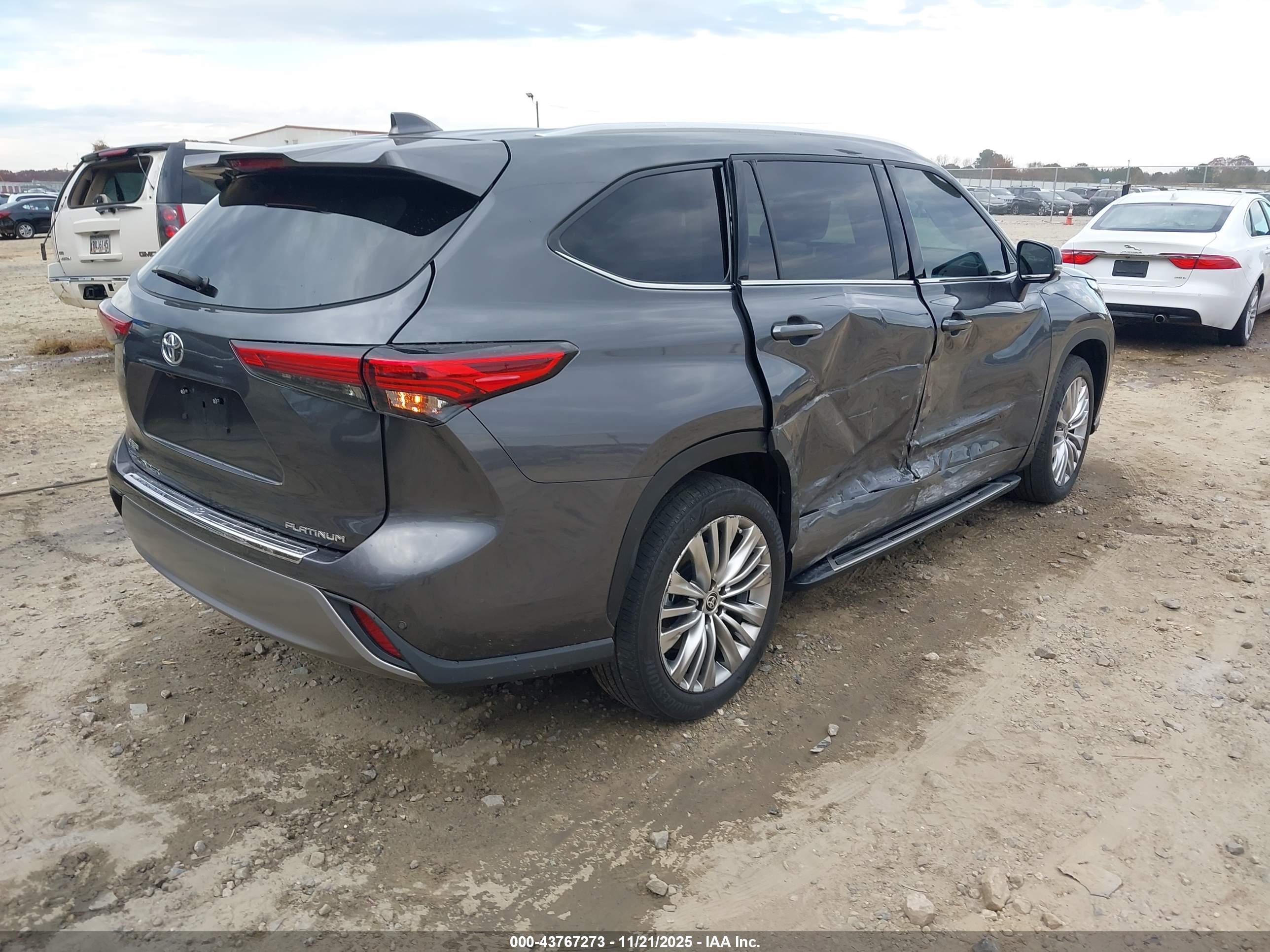 TOYOTA HIGHLANDER image 4