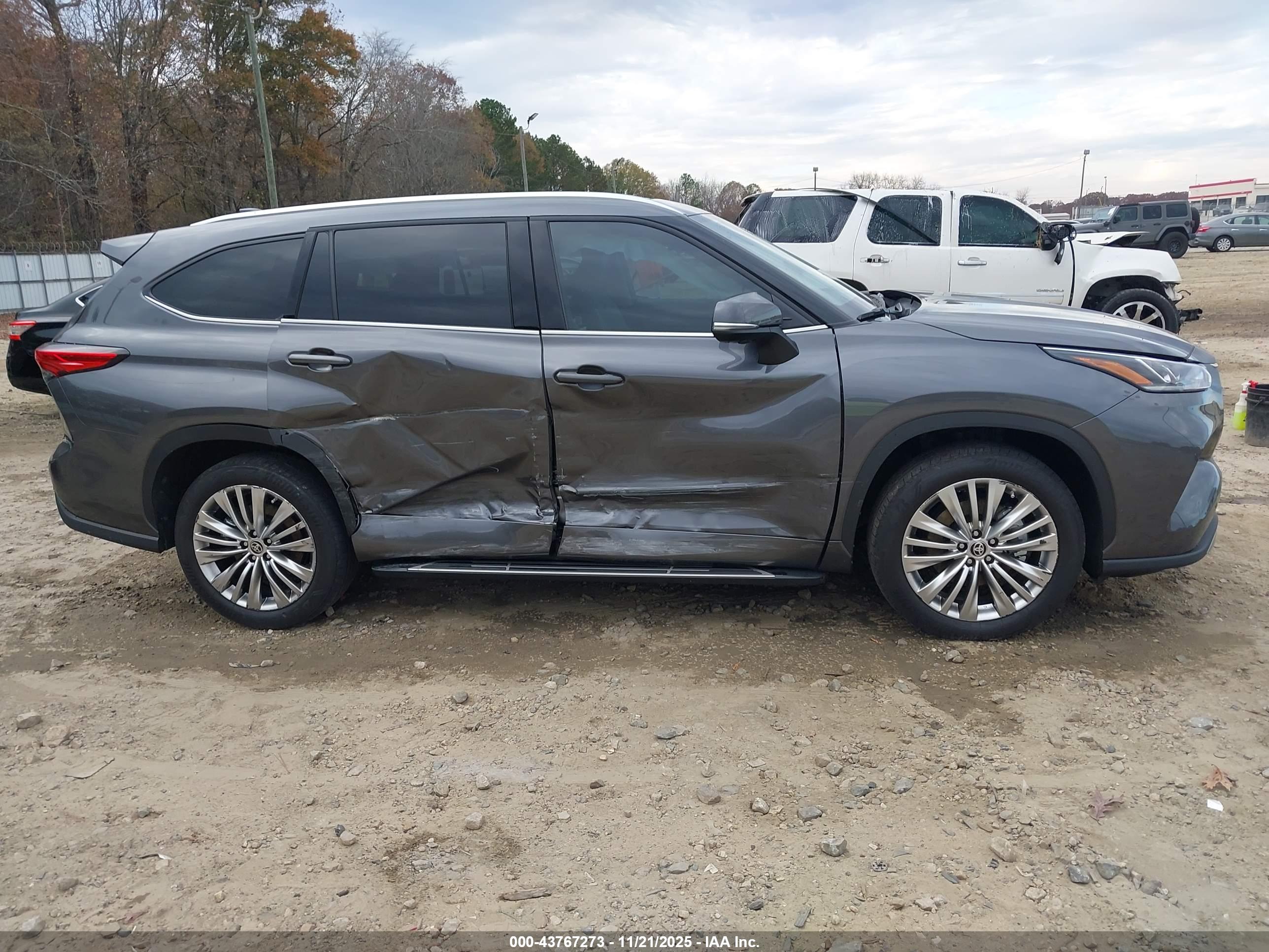 TOYOTA HIGHLANDER image 6