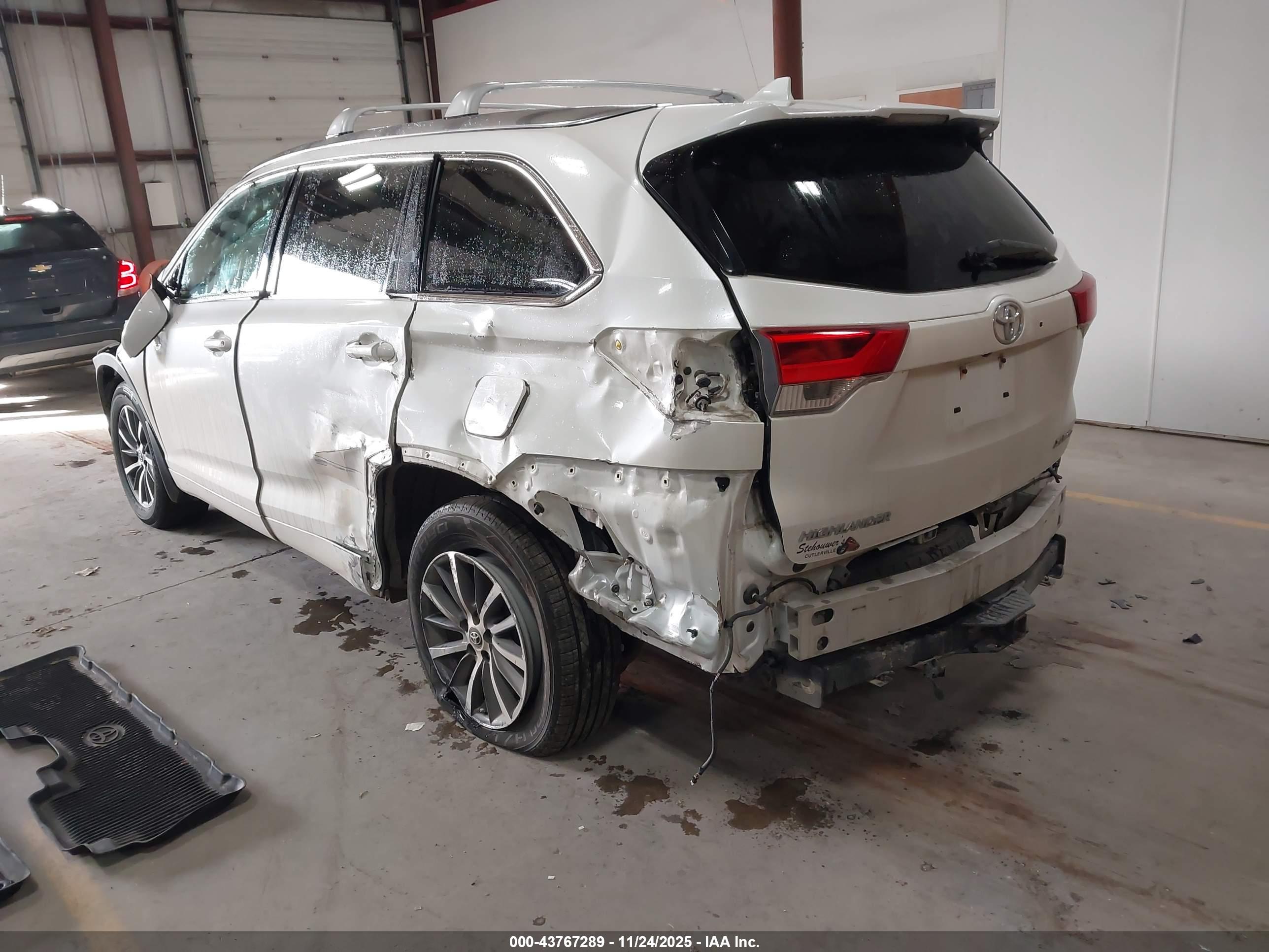 TOYOTA HIGHLANDER image 3