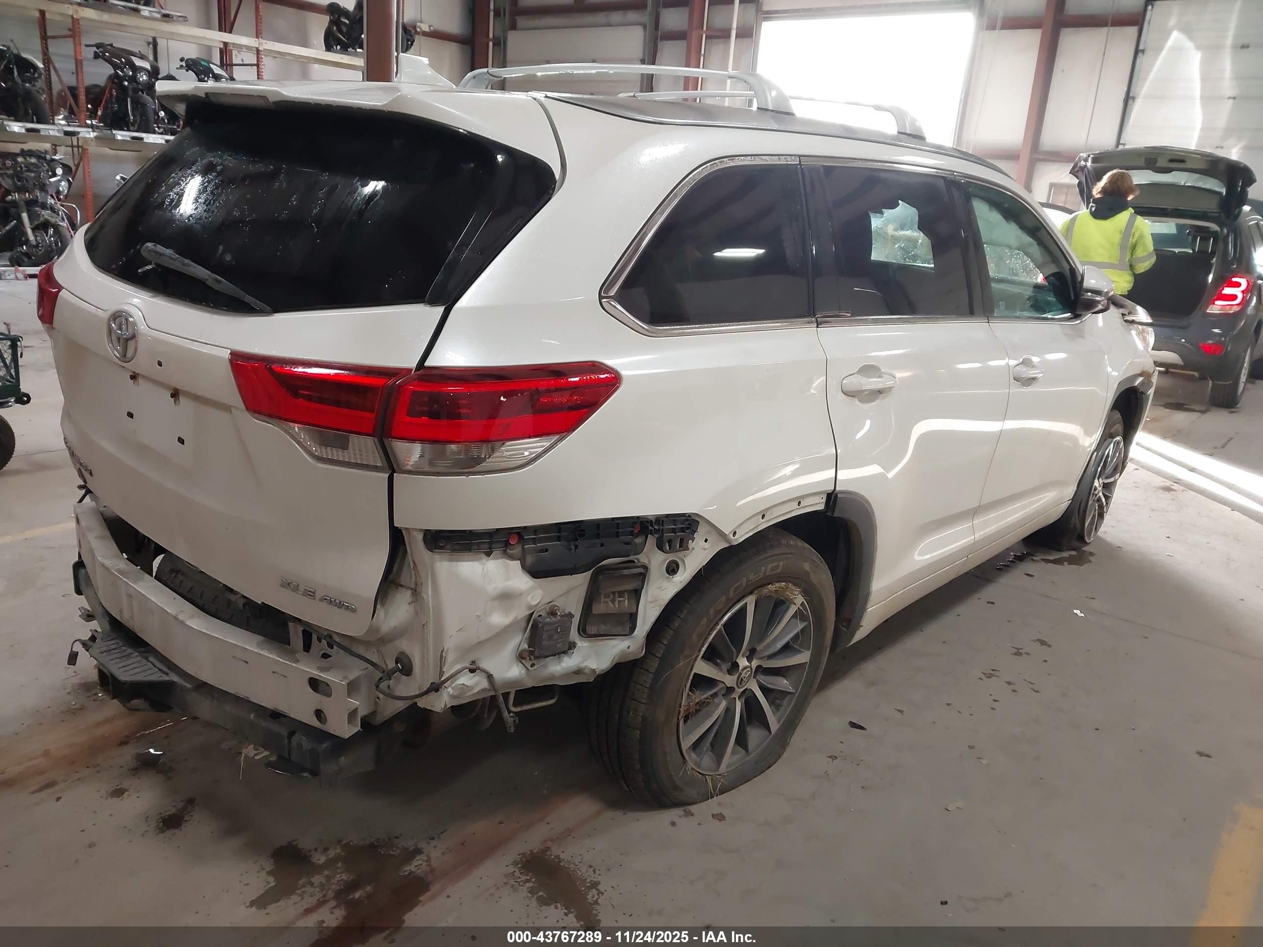 TOYOTA HIGHLANDER image 4