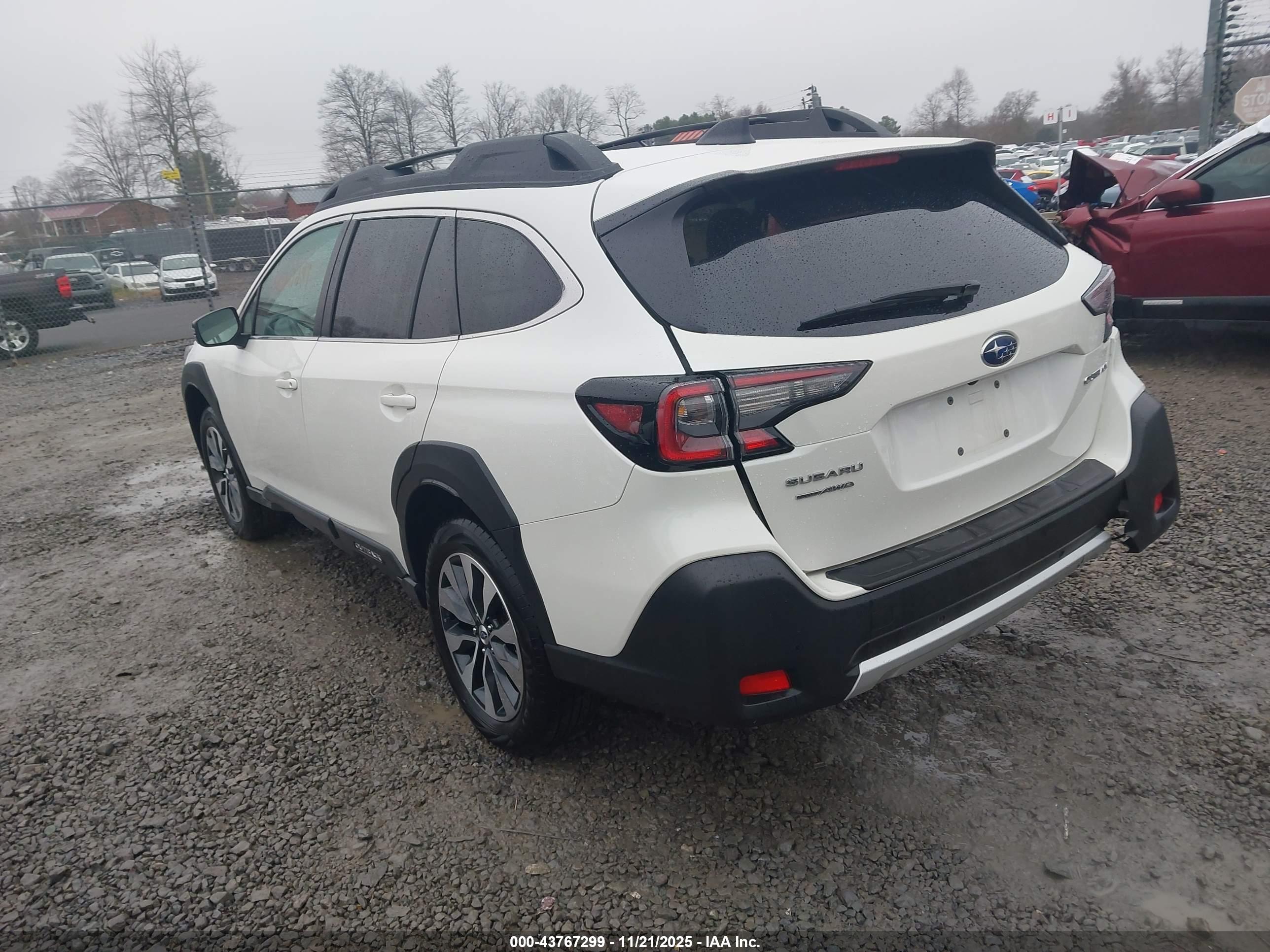 SUBARU OUTBACK image 3