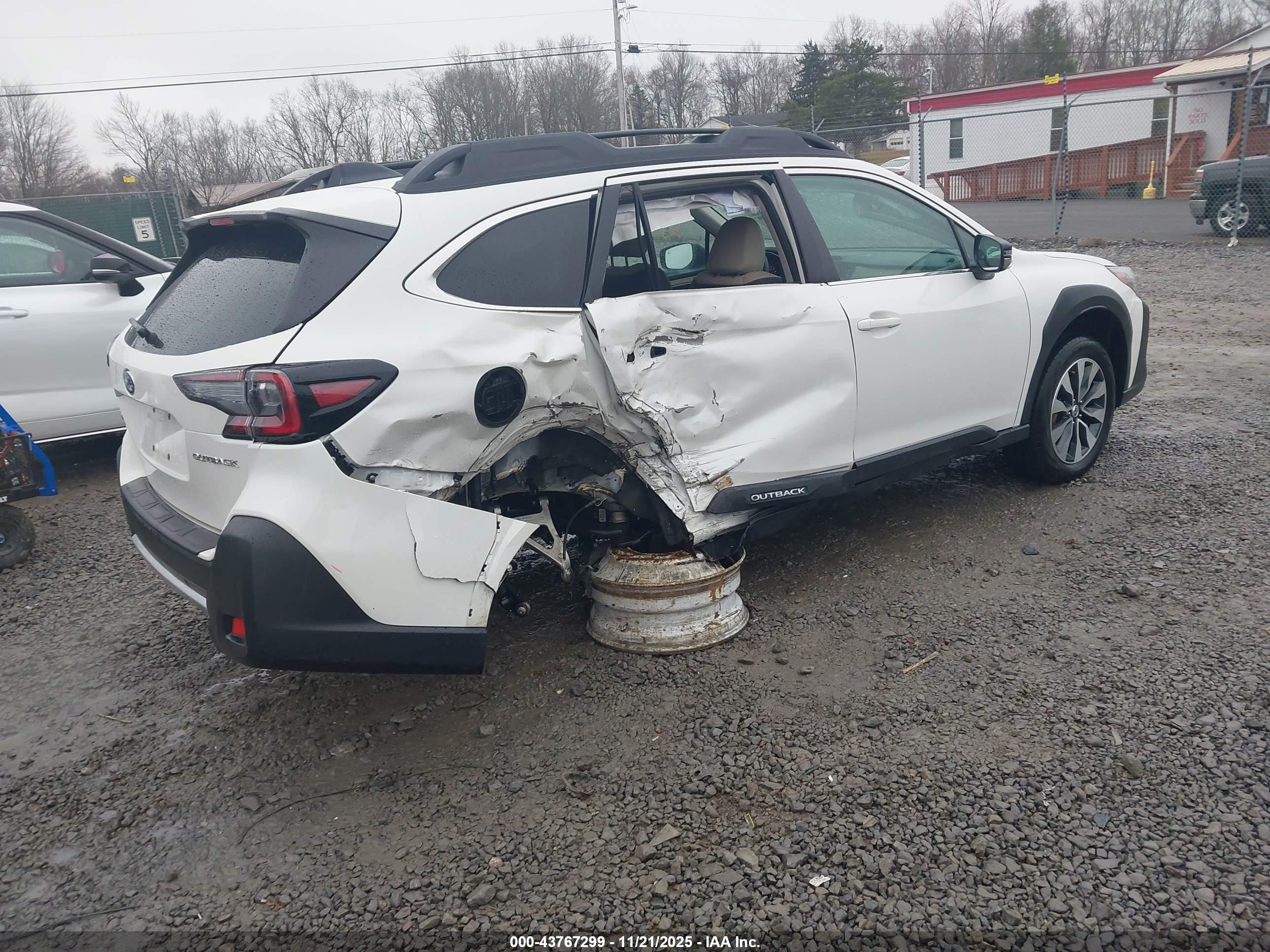 SUBARU OUTBACK image 4