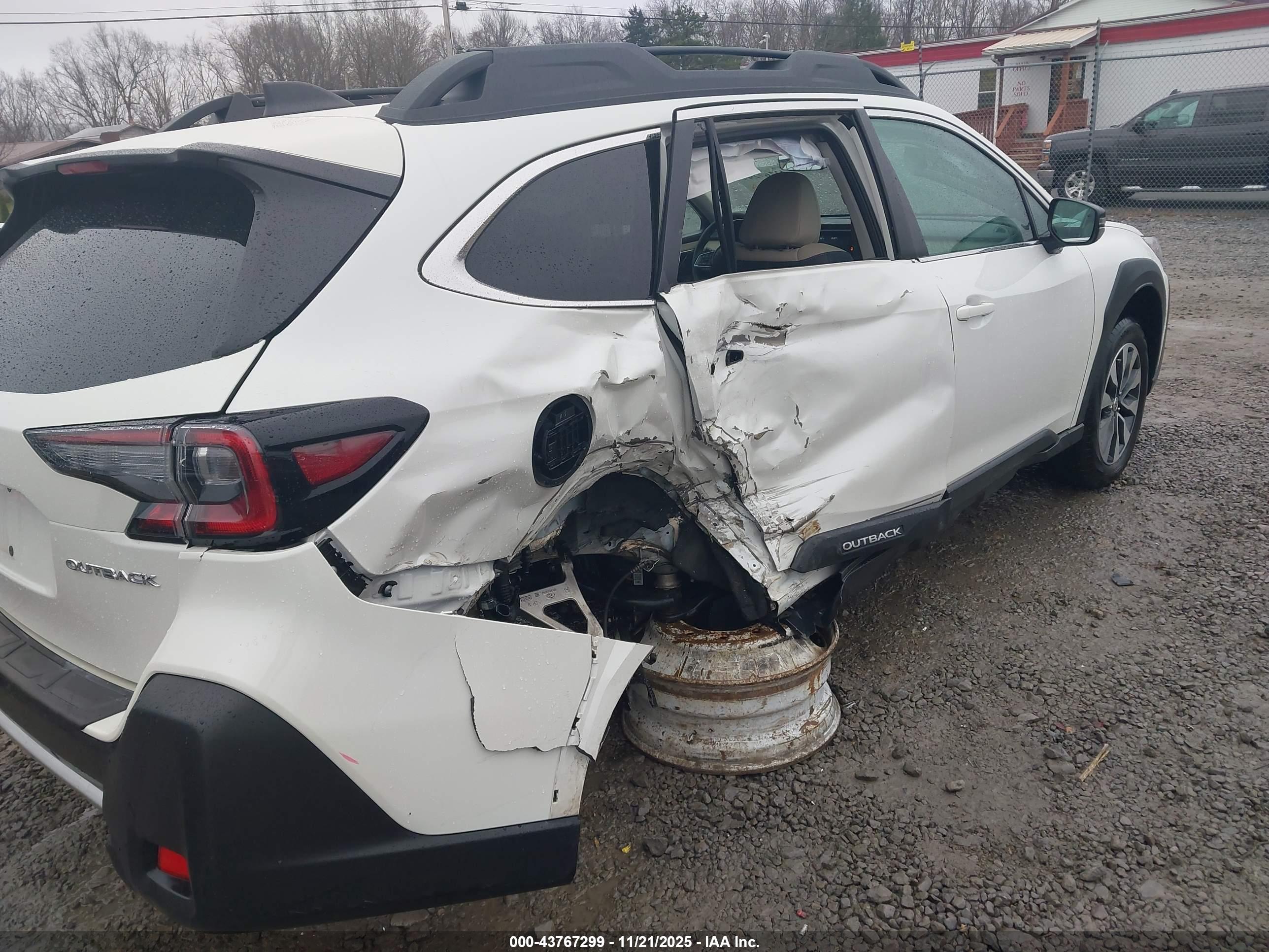 SUBARU OUTBACK image 6