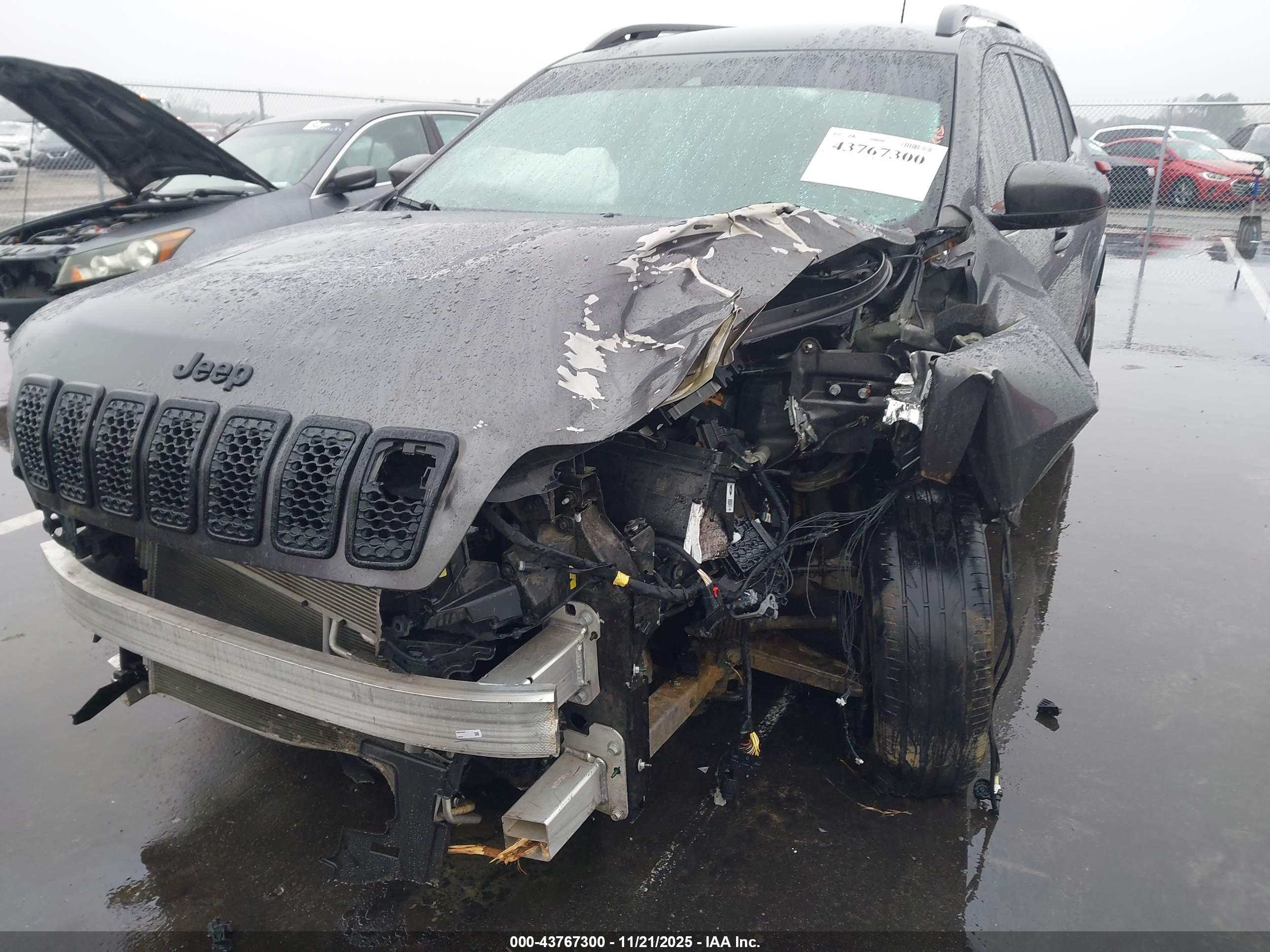 JEEP CHEROKEE image 6