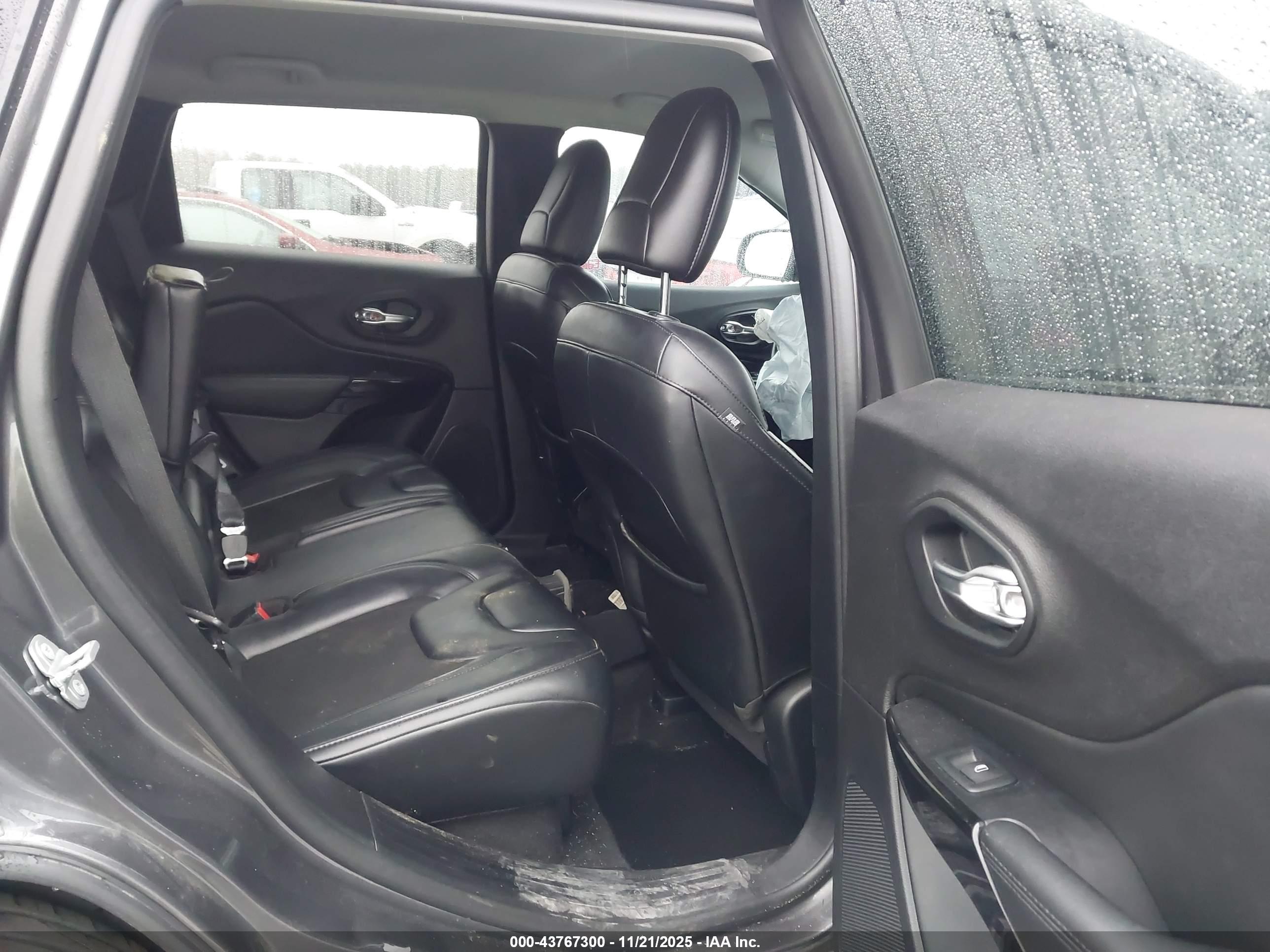 JEEP CHEROKEE image 8