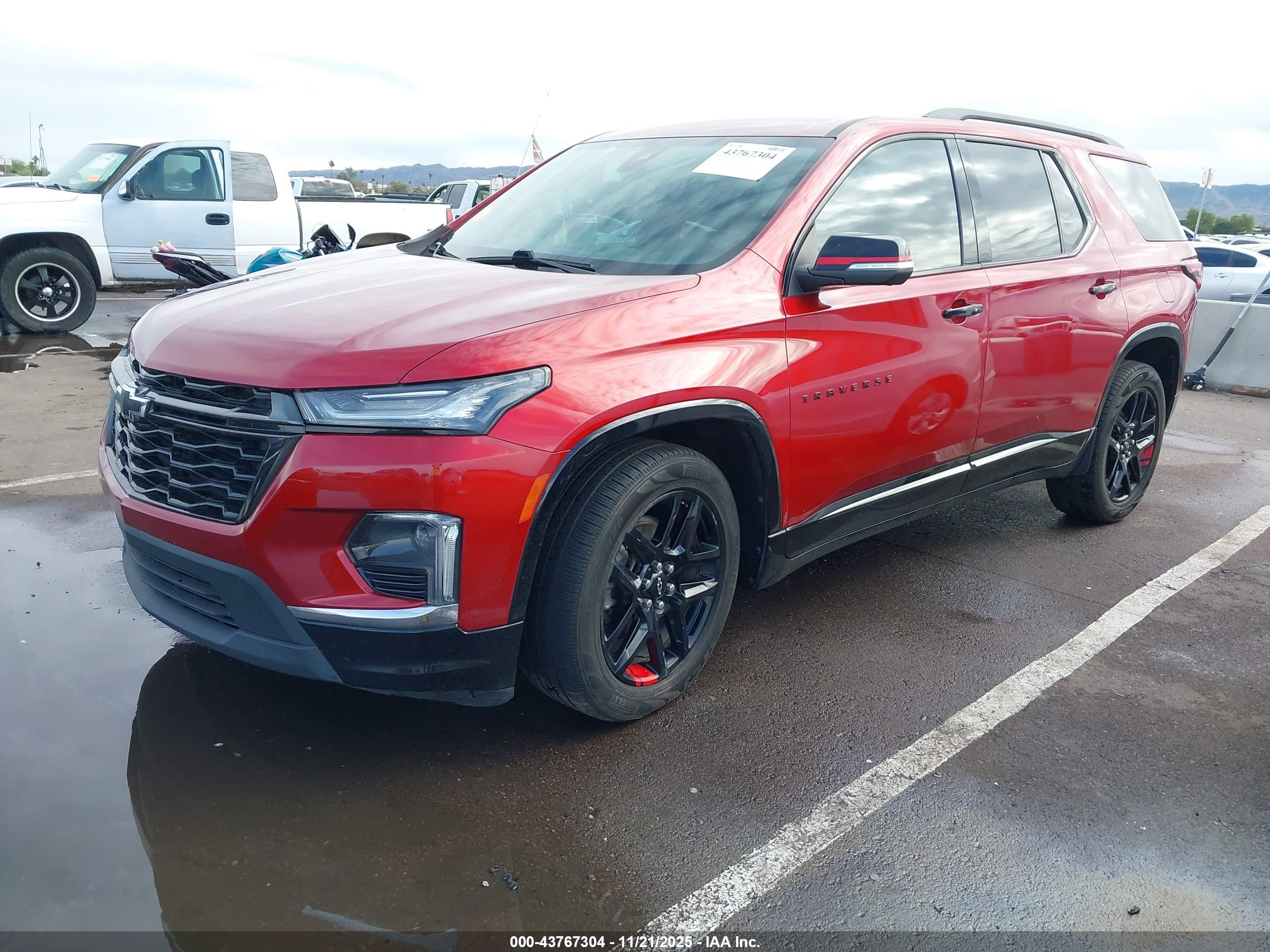 CHEVROLET TRAVERSE image 2
