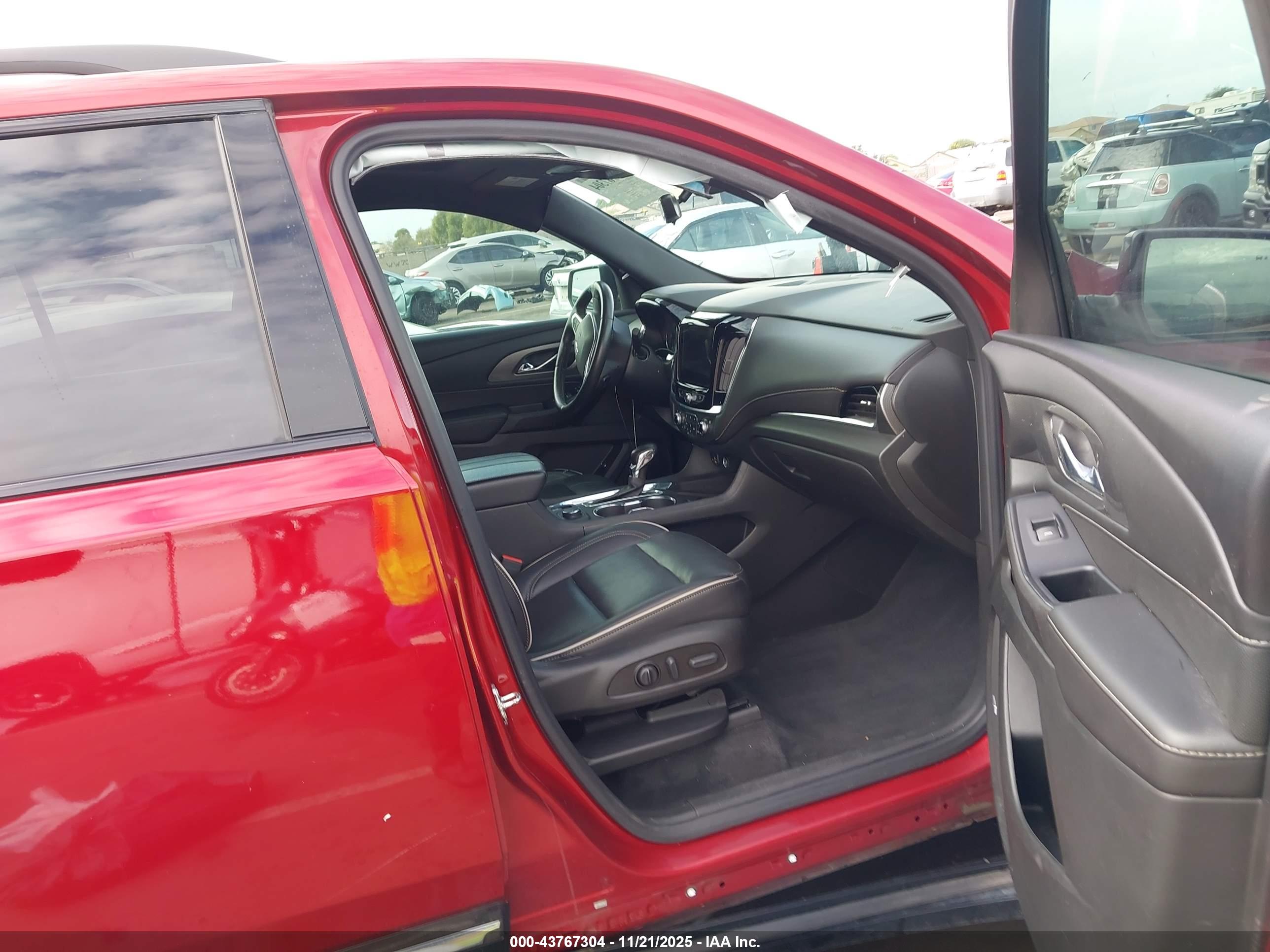 CHEVROLET TRAVERSE image 5