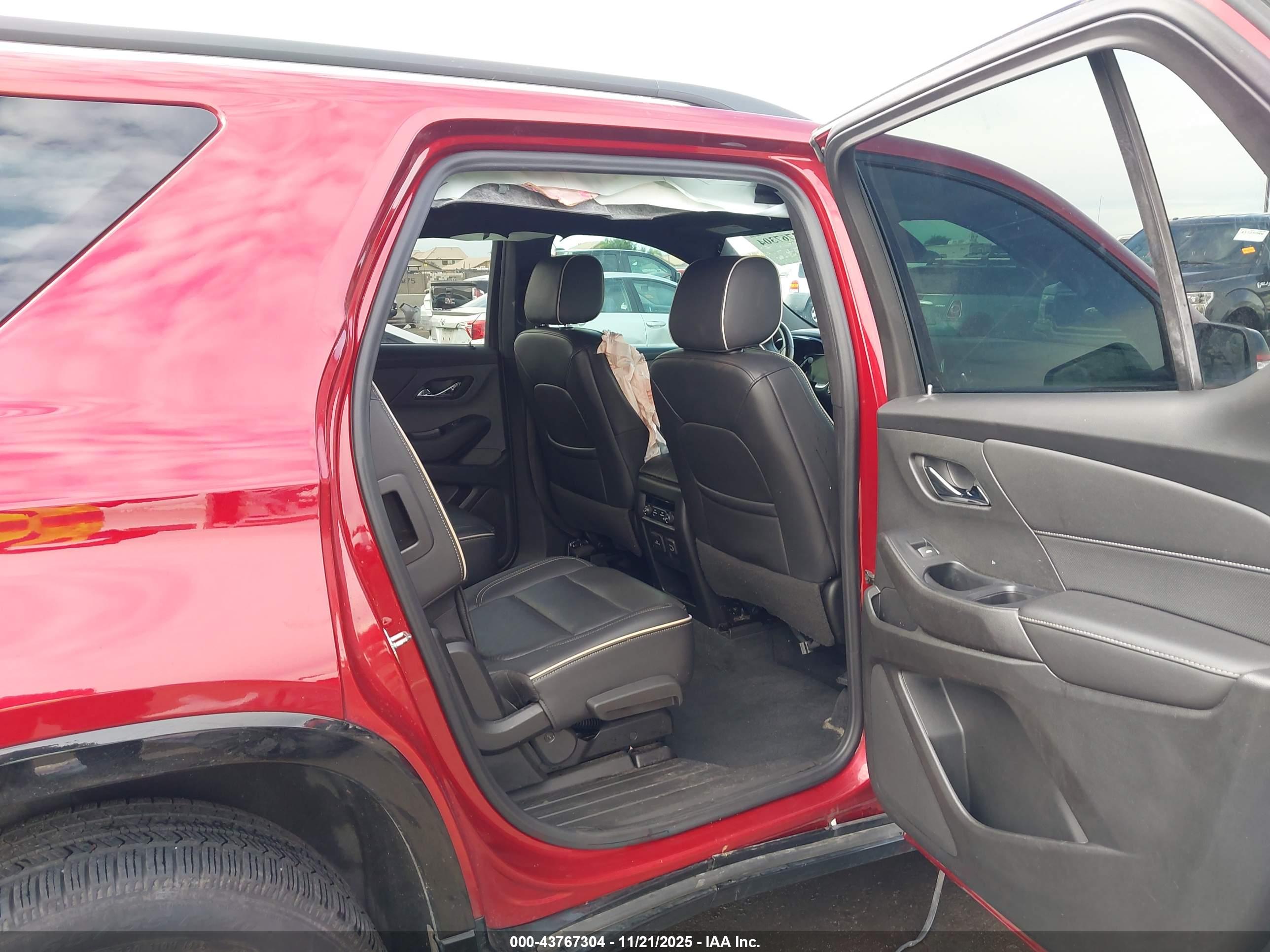 CHEVROLET TRAVERSE image 8