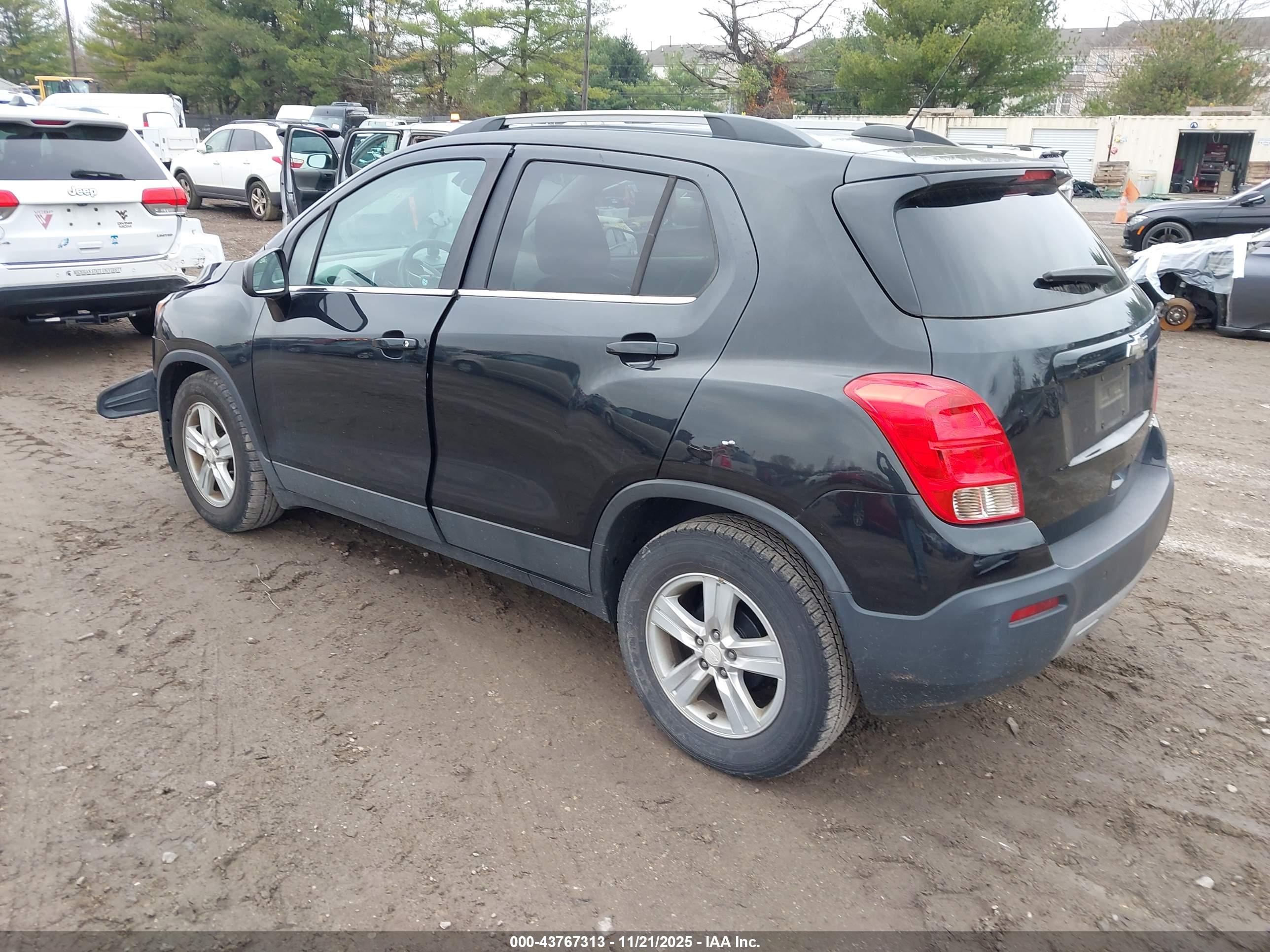 CHEVROLET TRAX image 3