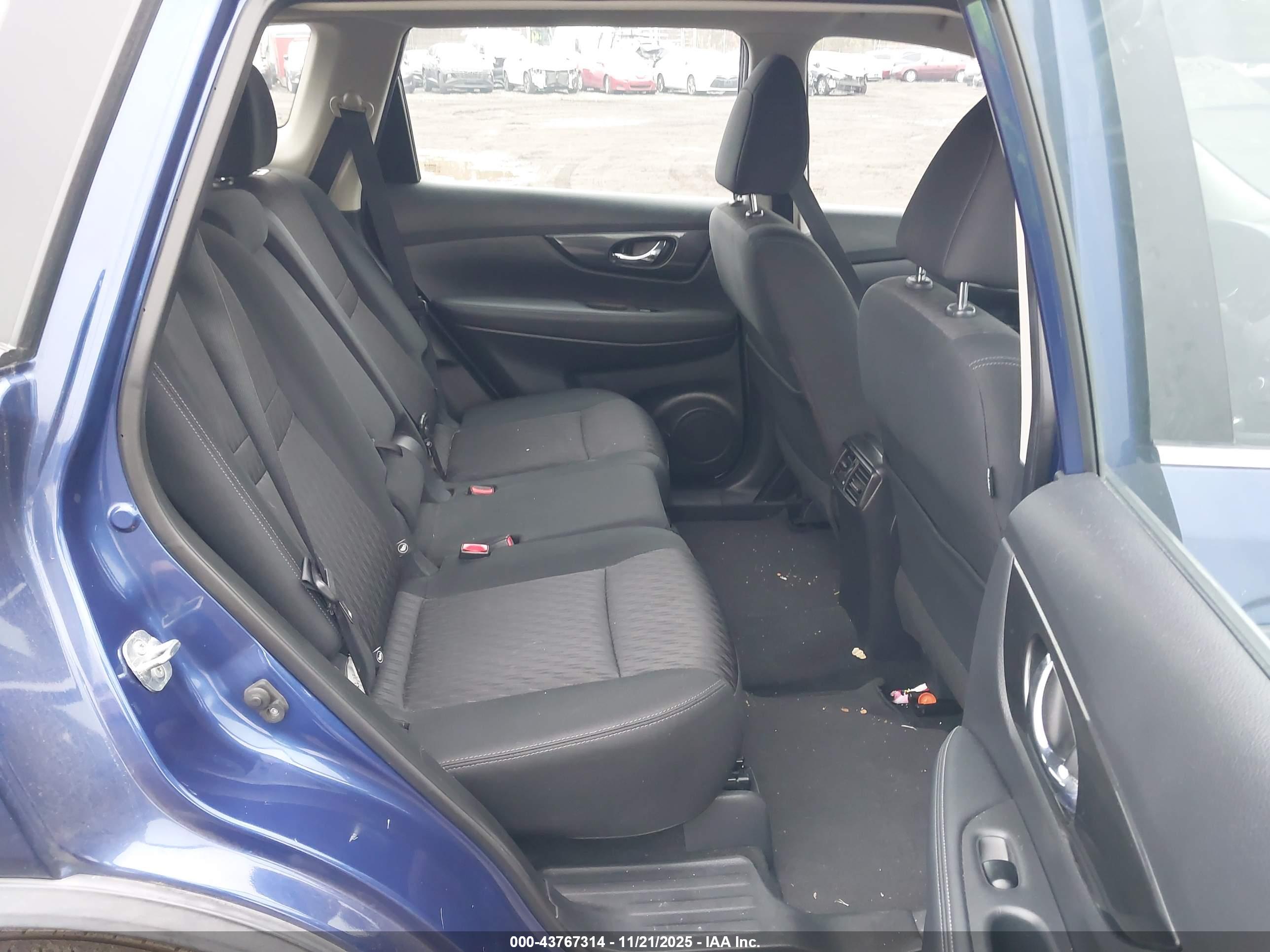 NISSAN ROGUE image 8
