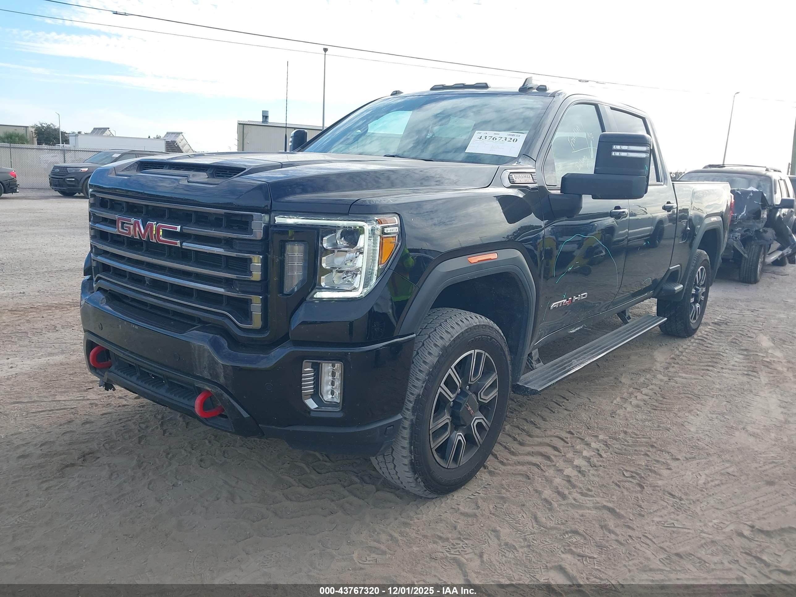 GMC SIERRA image 2