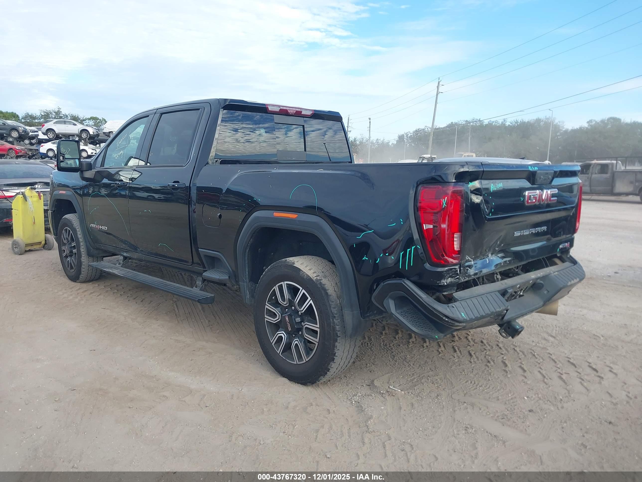 GMC SIERRA image 3