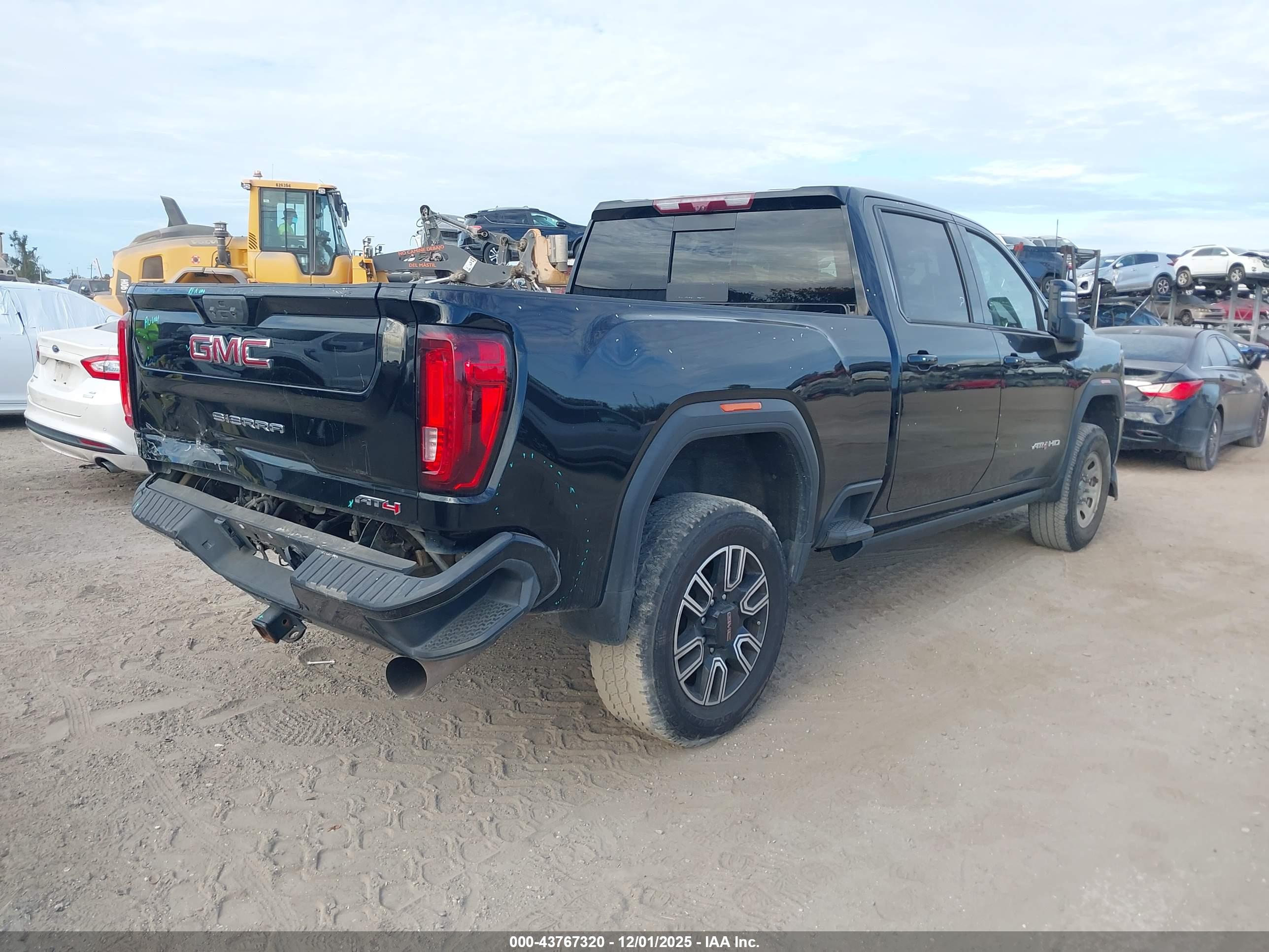 GMC SIERRA image 4