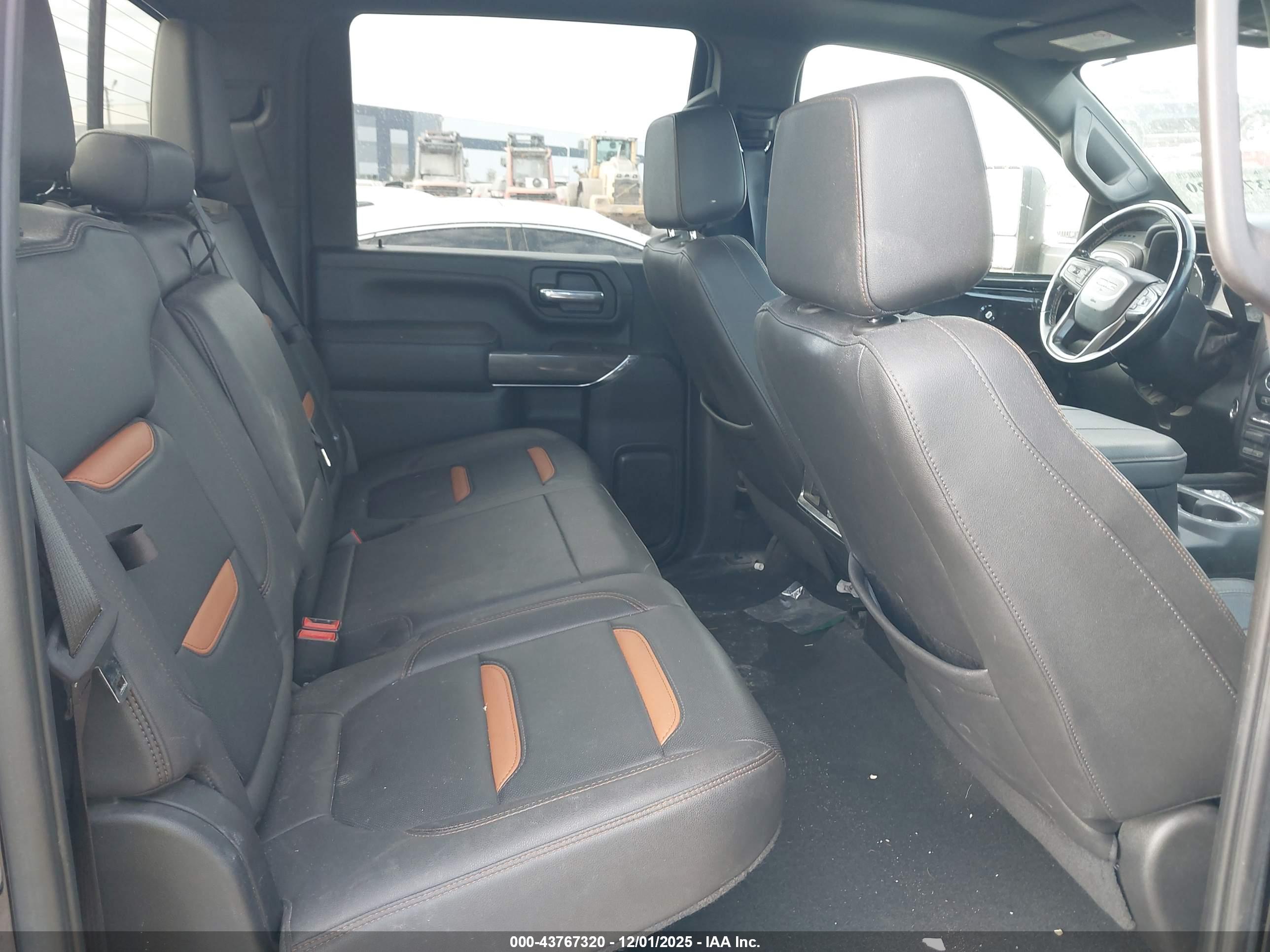 GMC SIERRA image 8