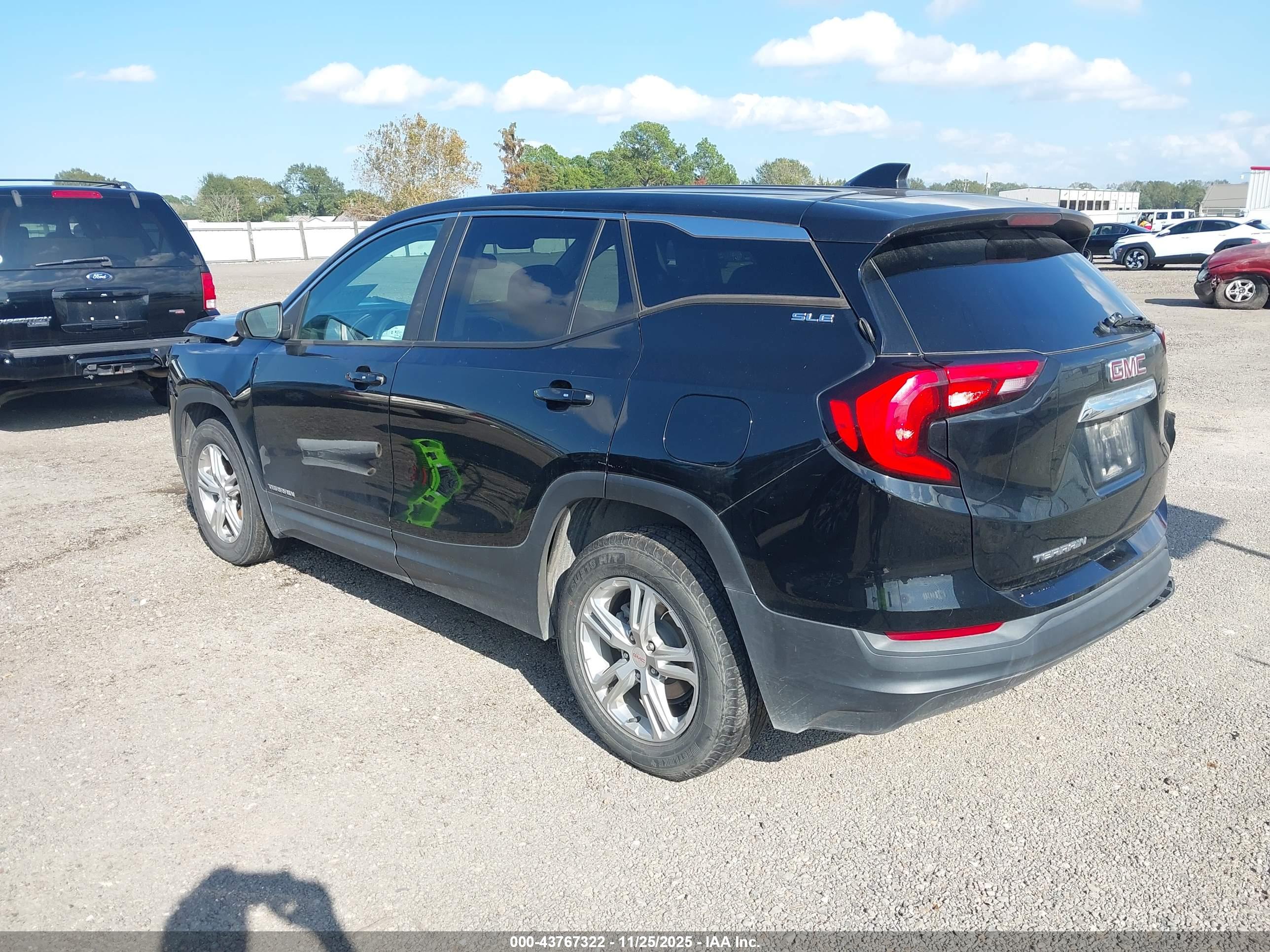 GMC TERRAIN image 3