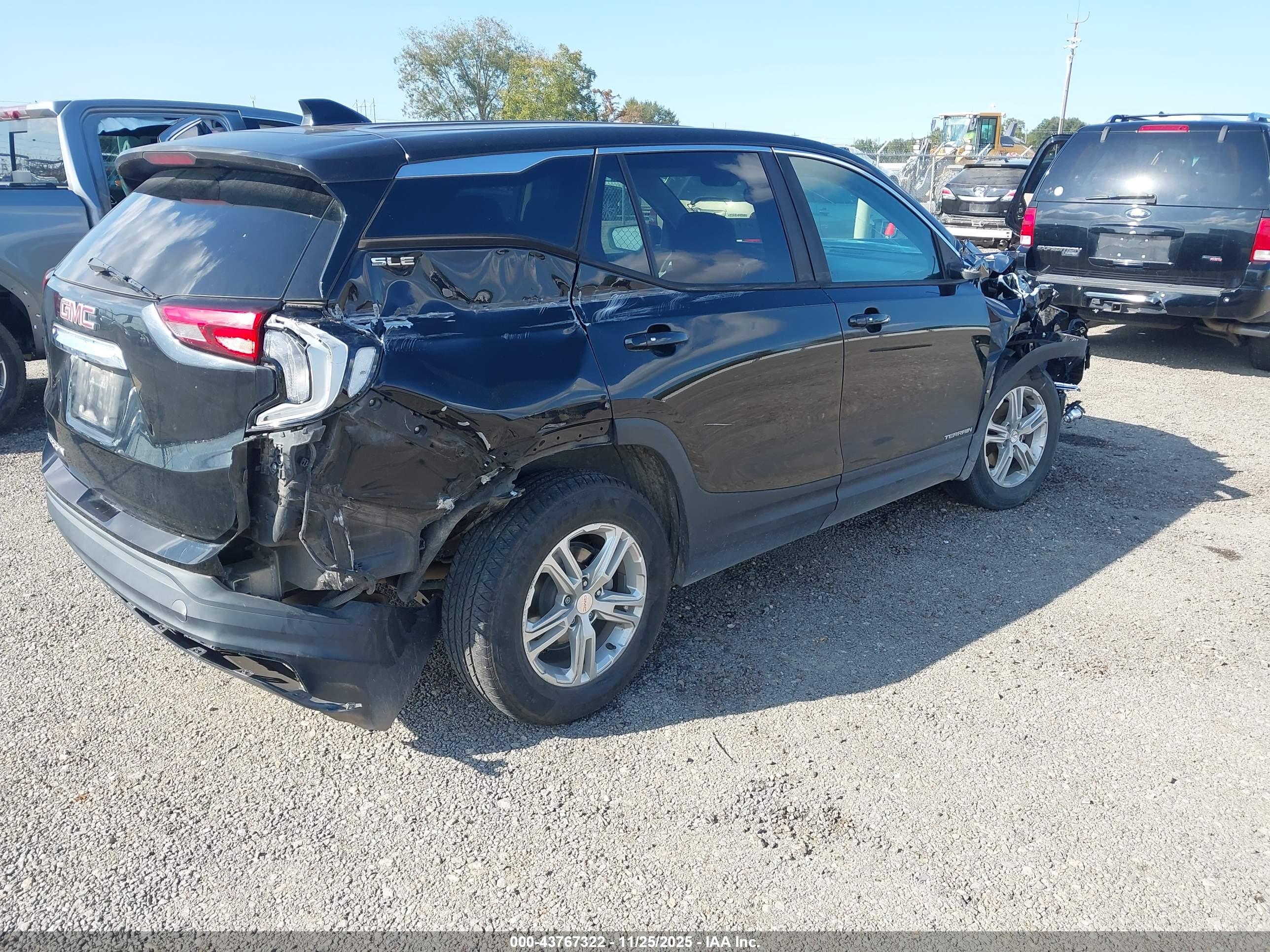GMC TERRAIN image 4