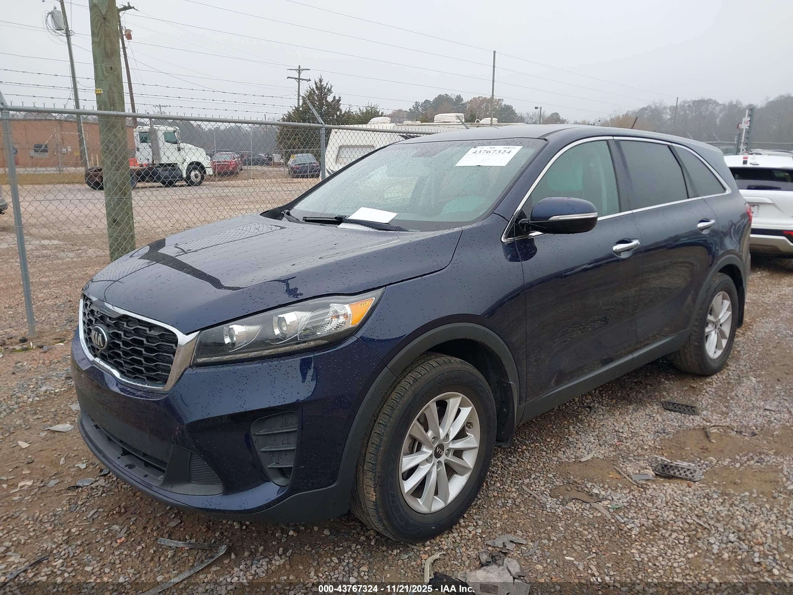 KIA SORENTO image 2