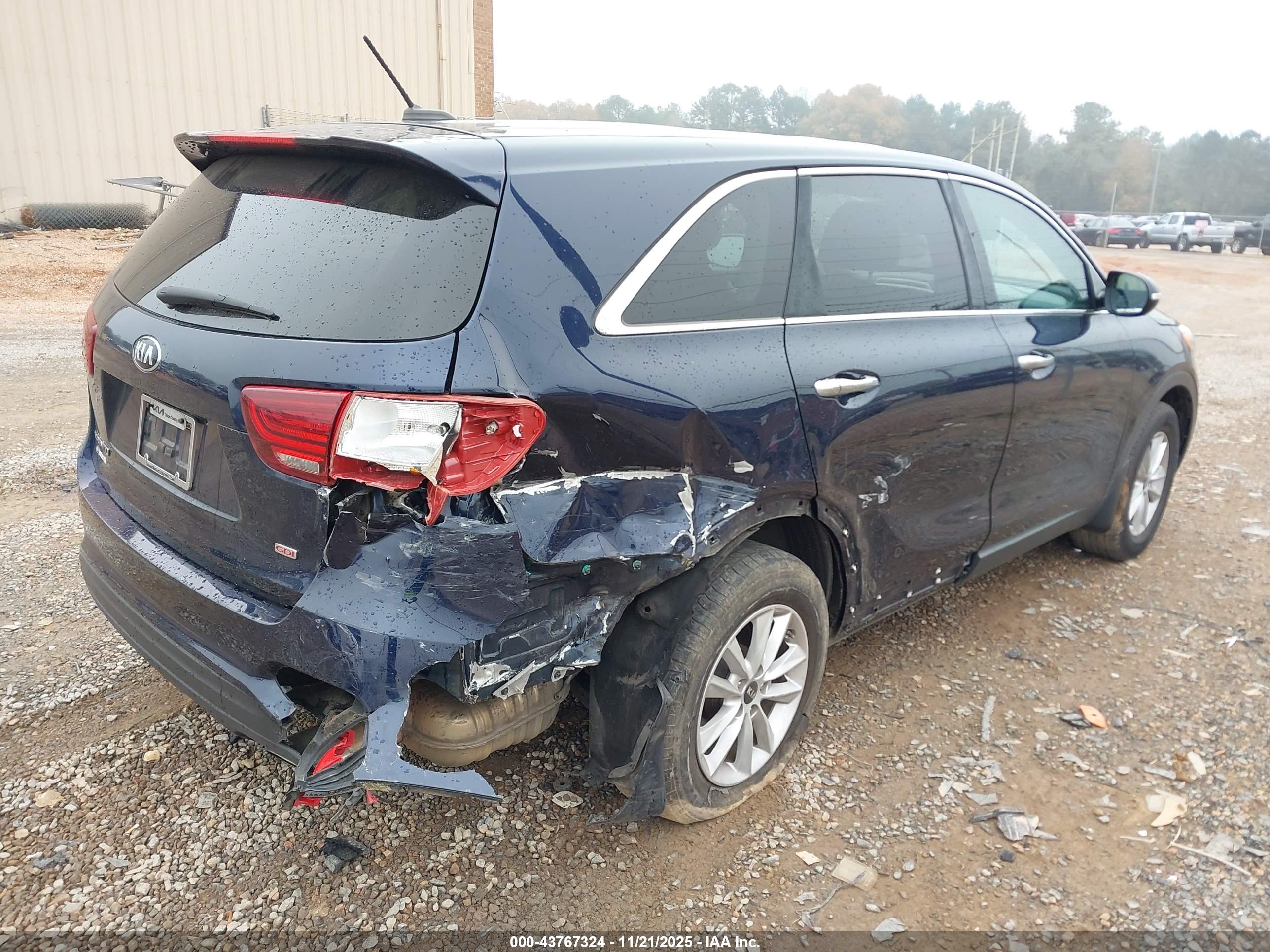 KIA SORENTO image 4