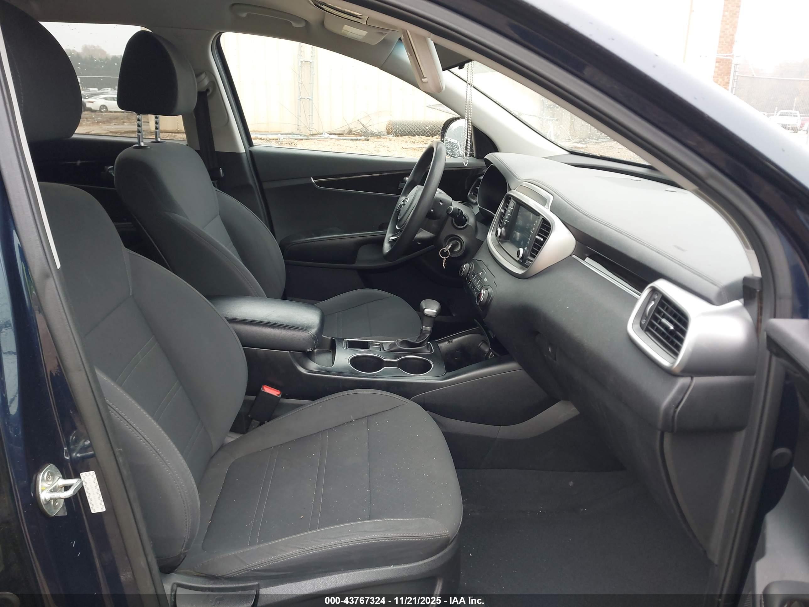 KIA SORENTO image 5