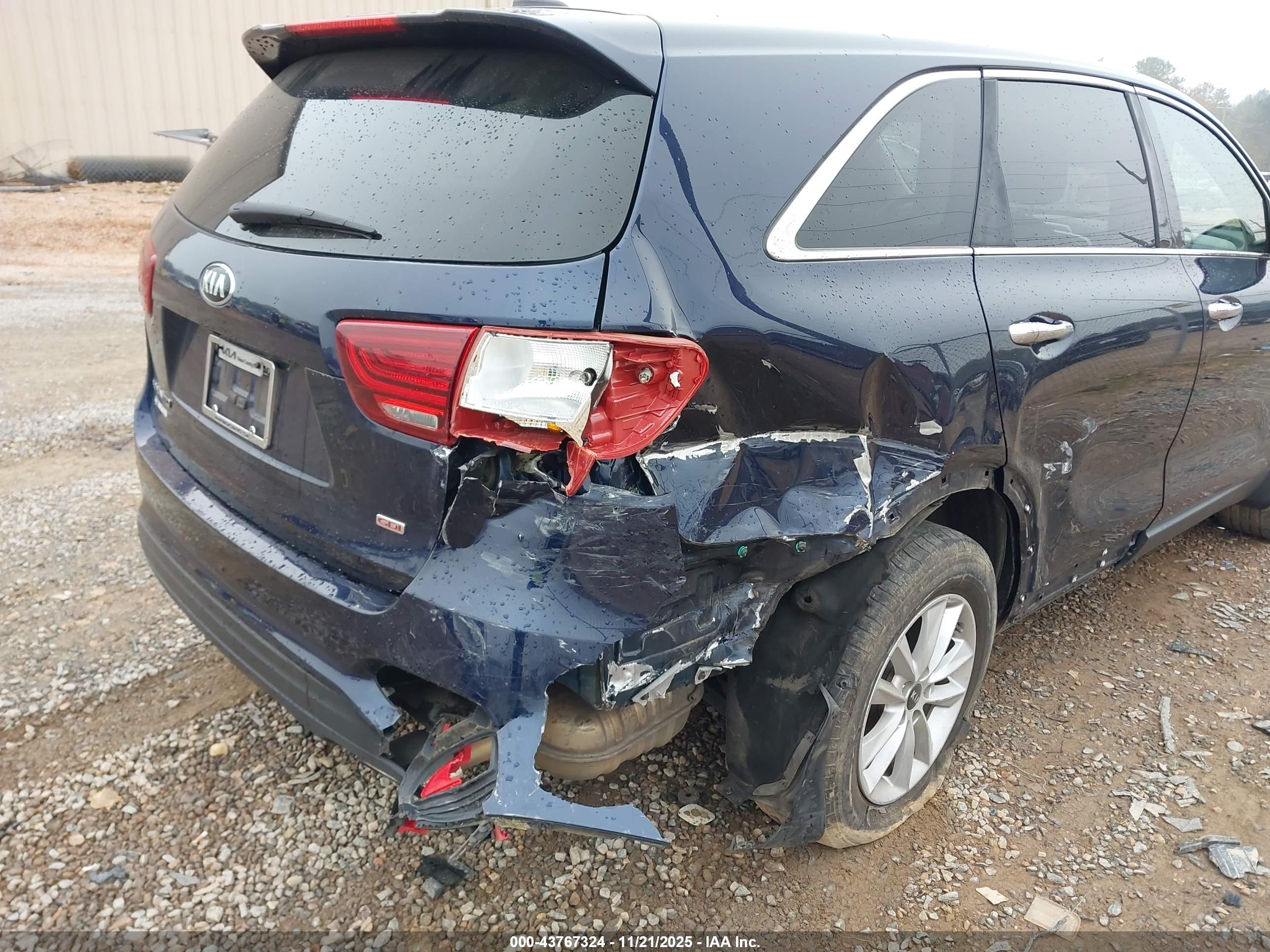 KIA SORENTO image 6
