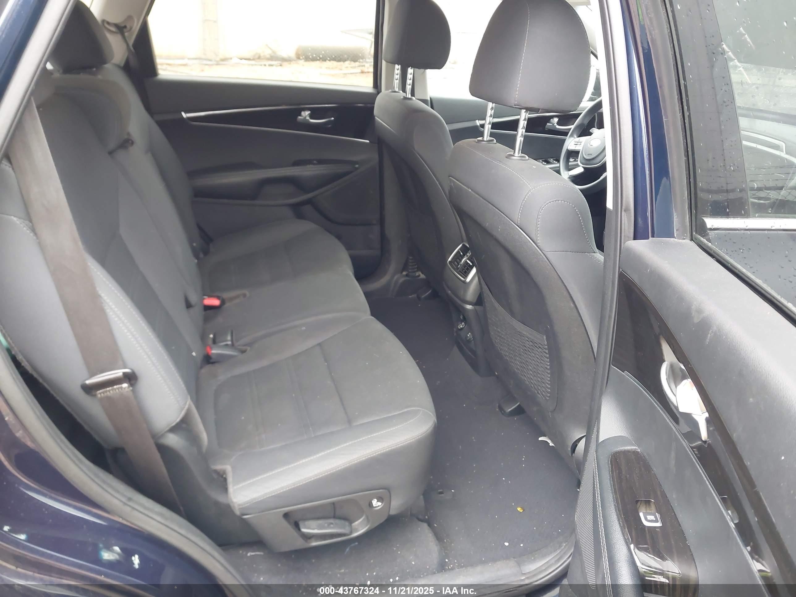 KIA SORENTO image 8