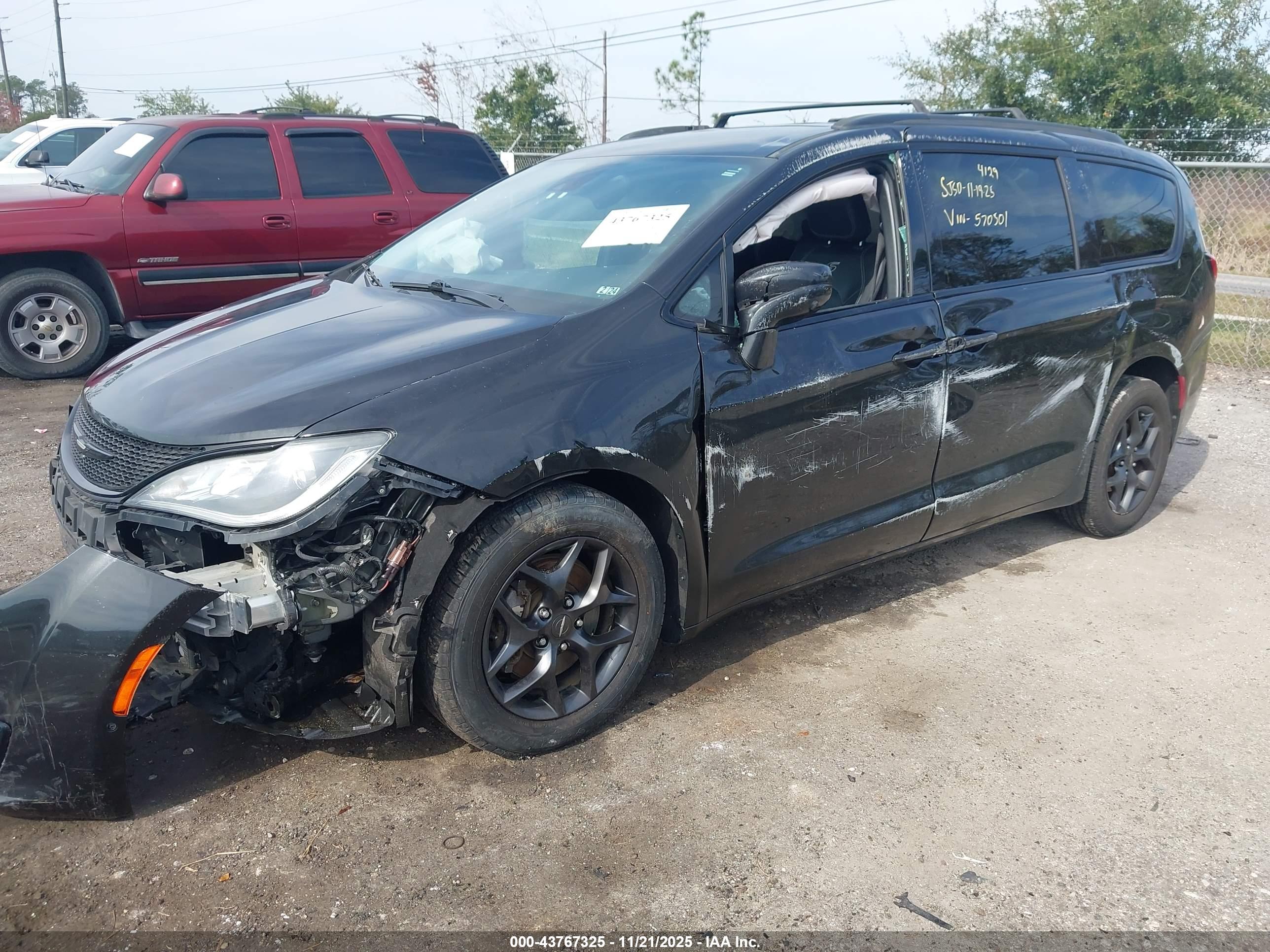 CHRYSLER PACIFICA image 2