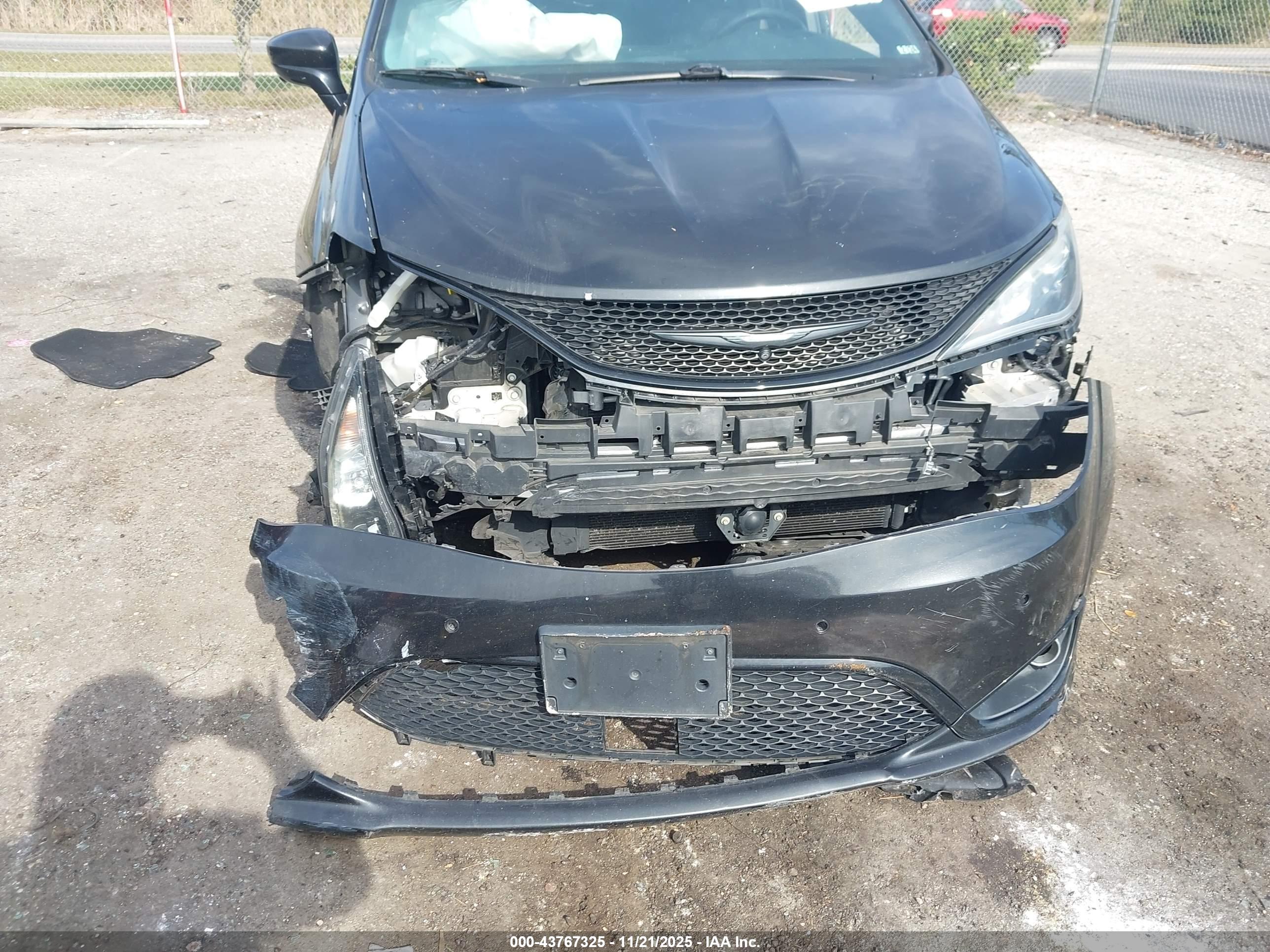 CHRYSLER PACIFICA image 6