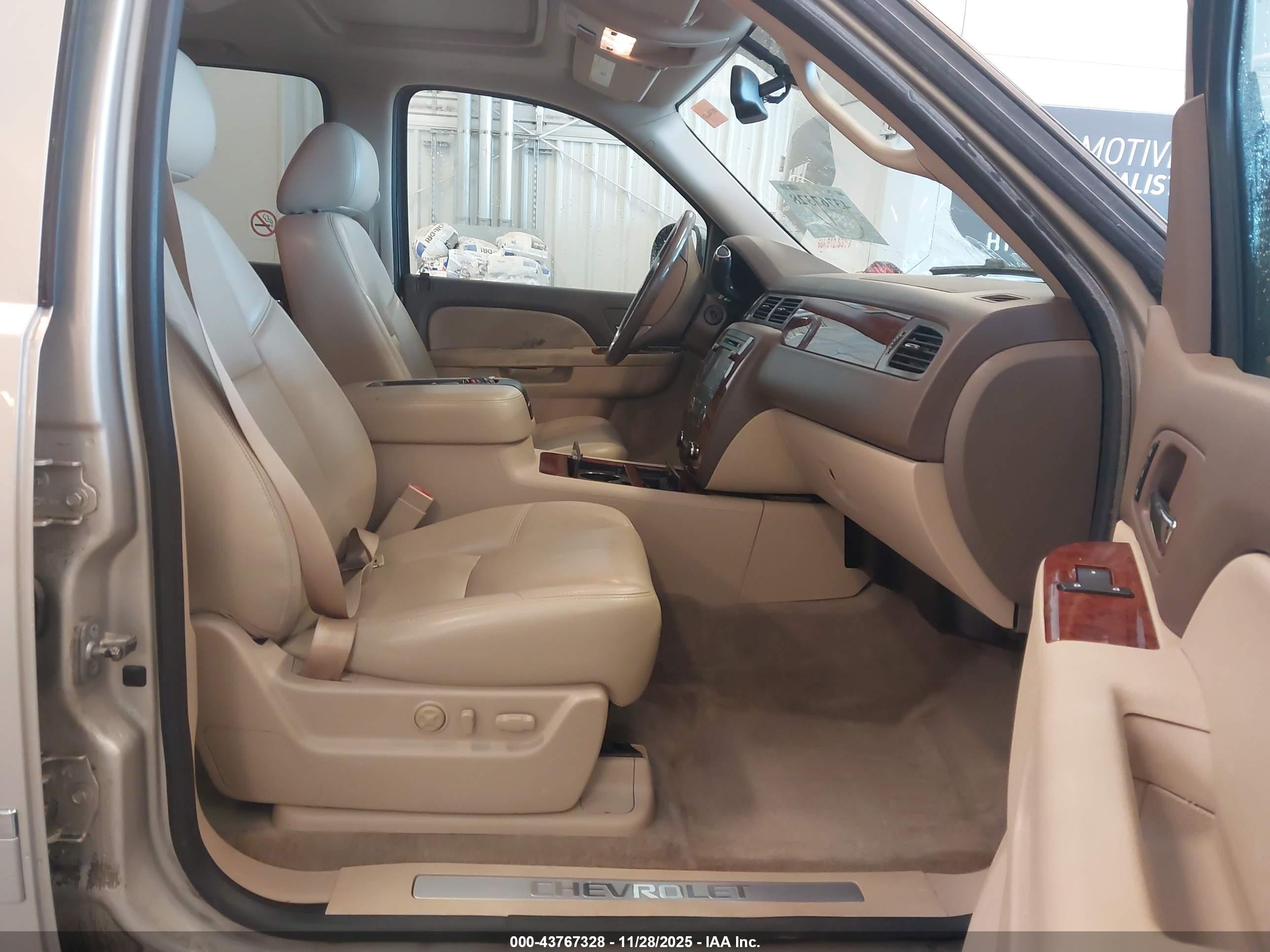 CHEVROLET TAHOE image 5